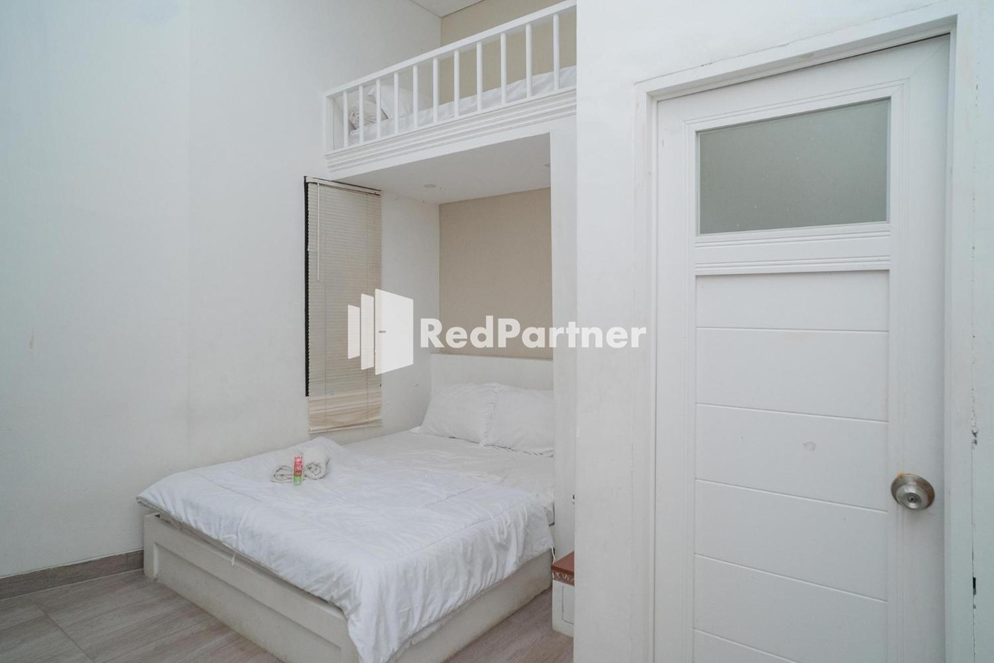 Family Room - Photo 13