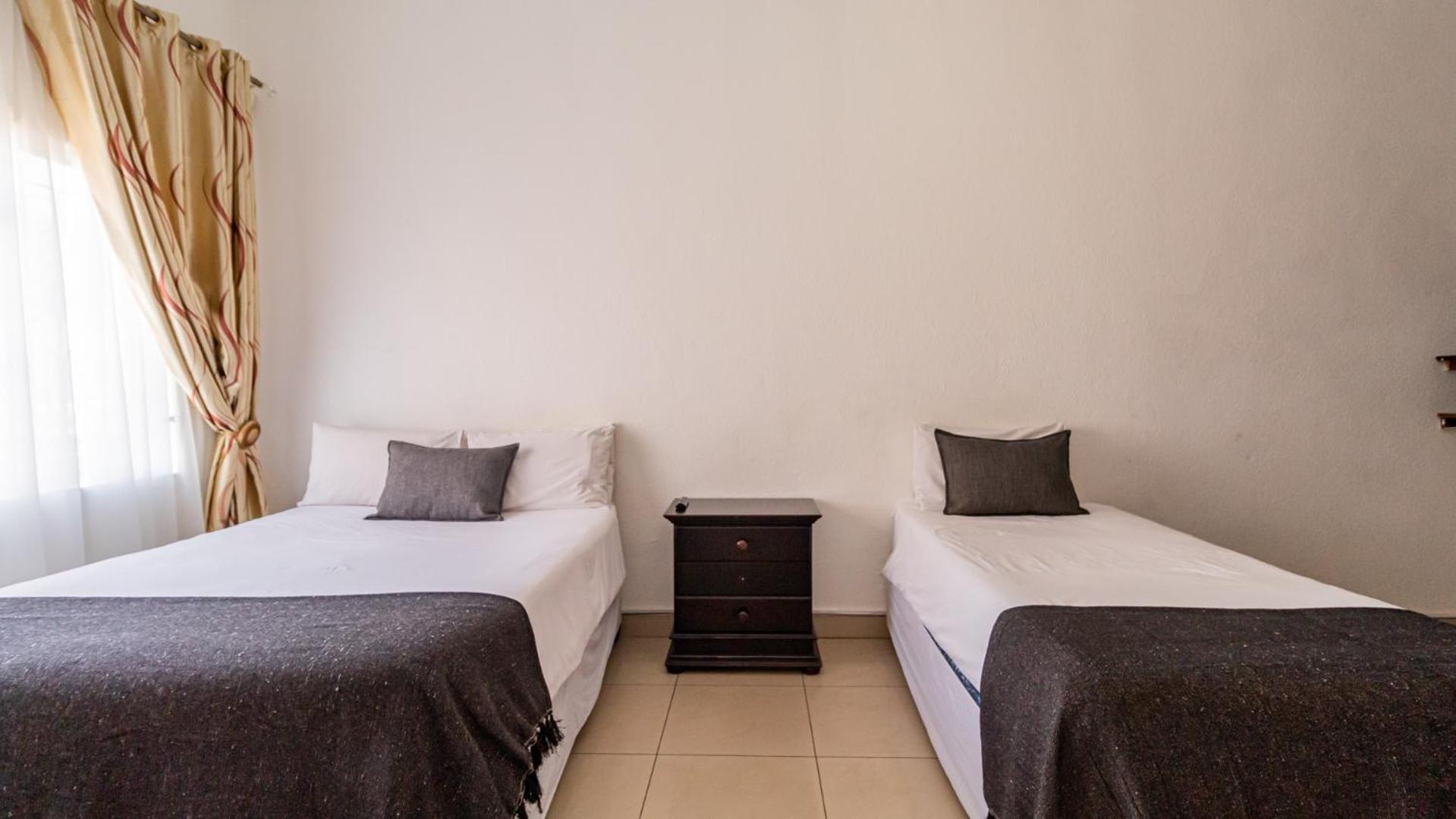 Basic Triple Room photo 1