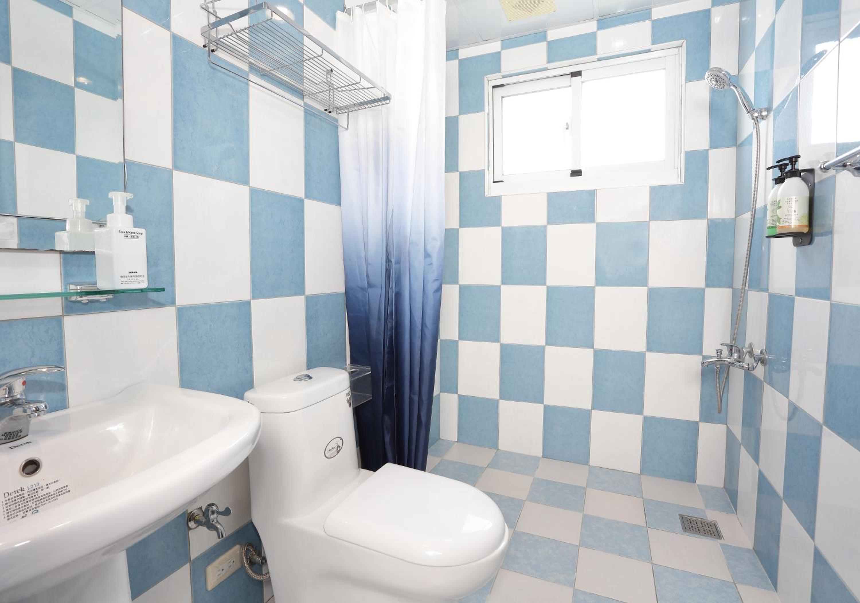 Queen Room with Balcony photo 2