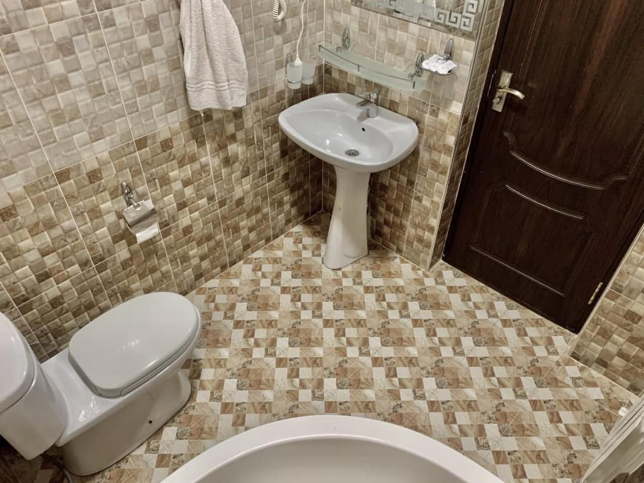 Single Room with Bathroom photo 2