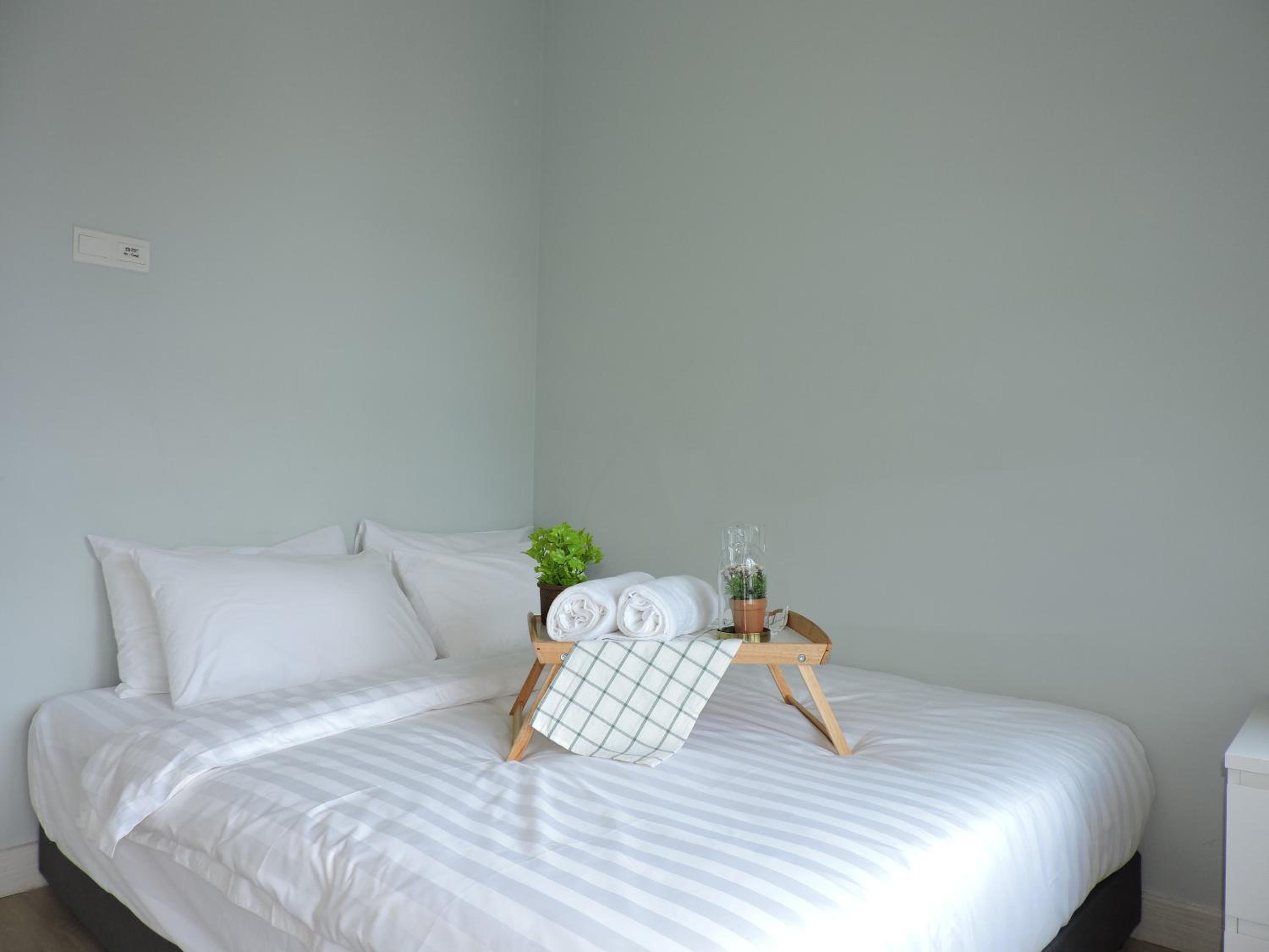 Three-Bedroom Apartment photo 2