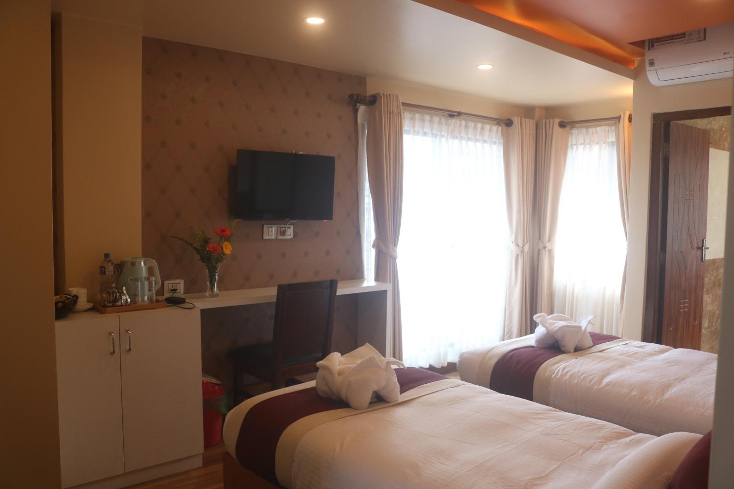 Deluxe Double or Twin Room with Balcony - Photo 9