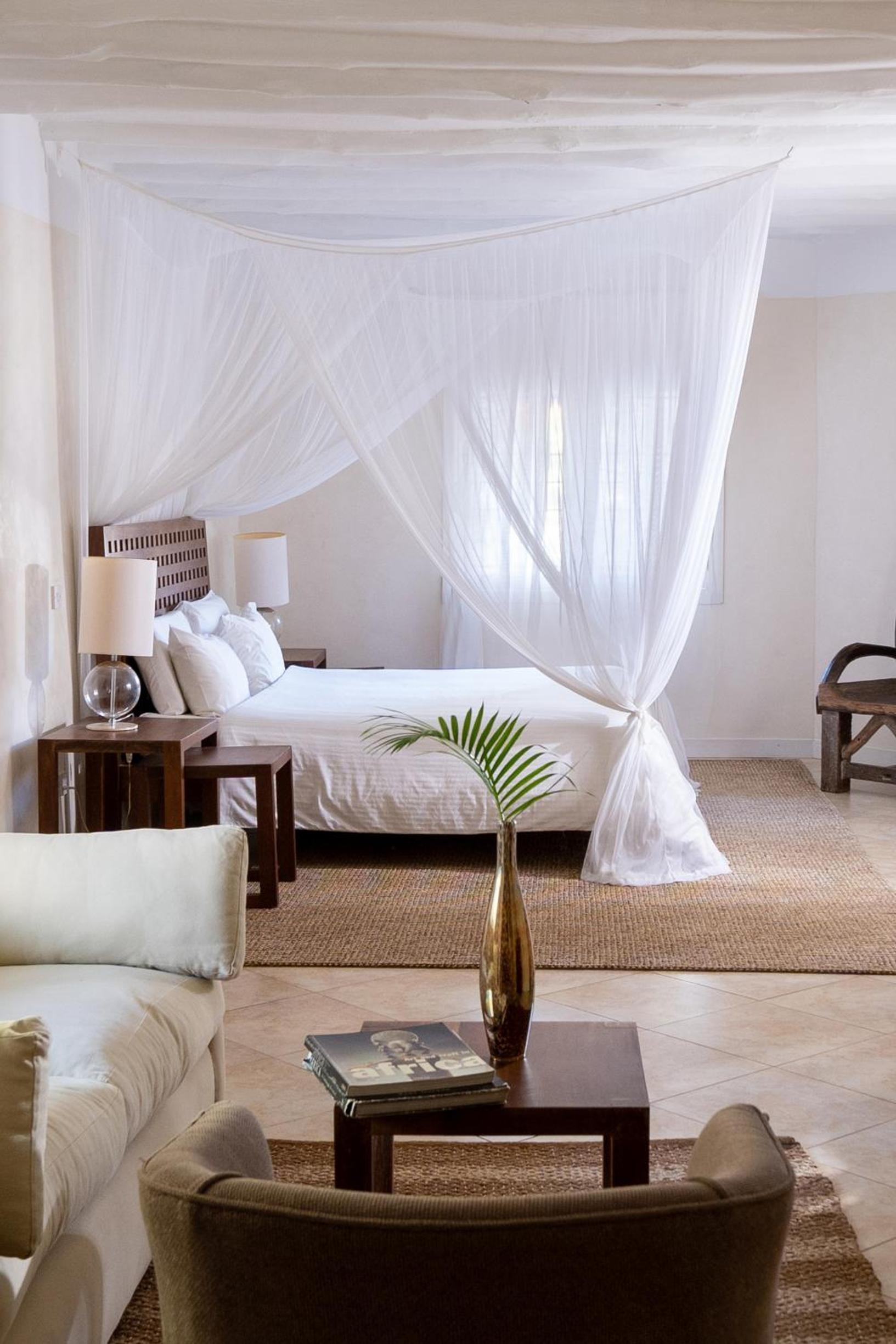 Queen Suite with Pool View photo 2