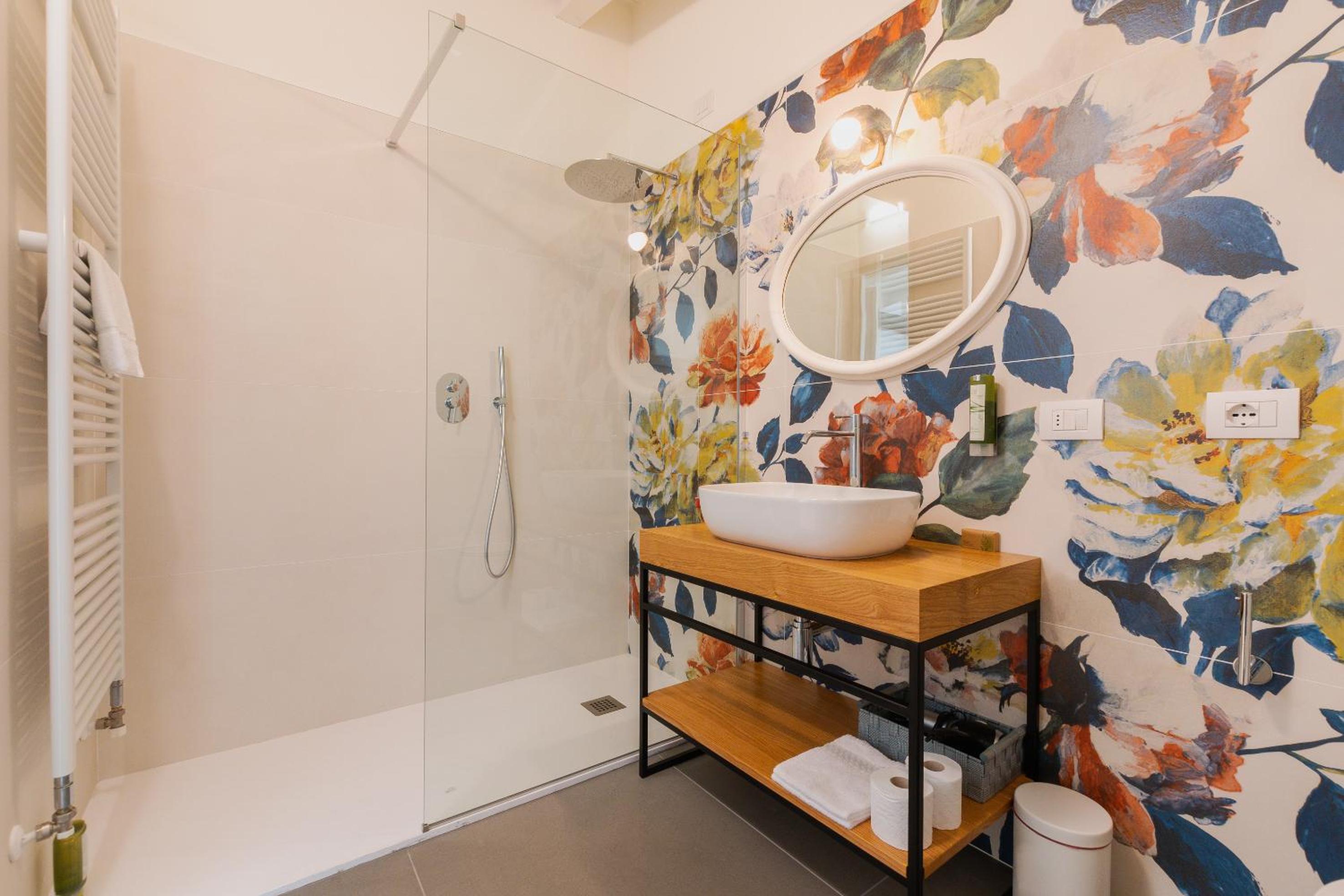 Suite with Balcony - Photo 14