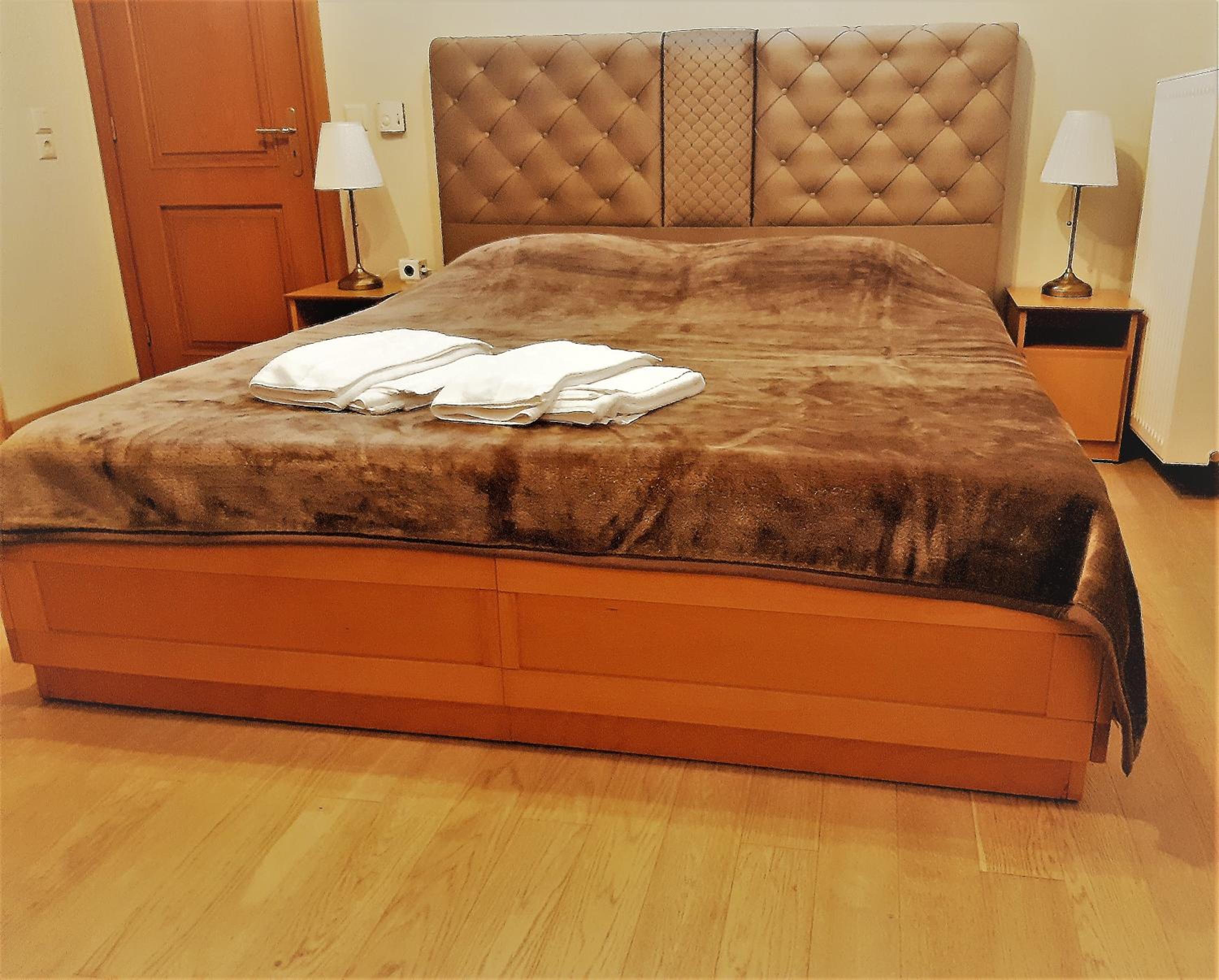 Deluxe King Suite photo 3