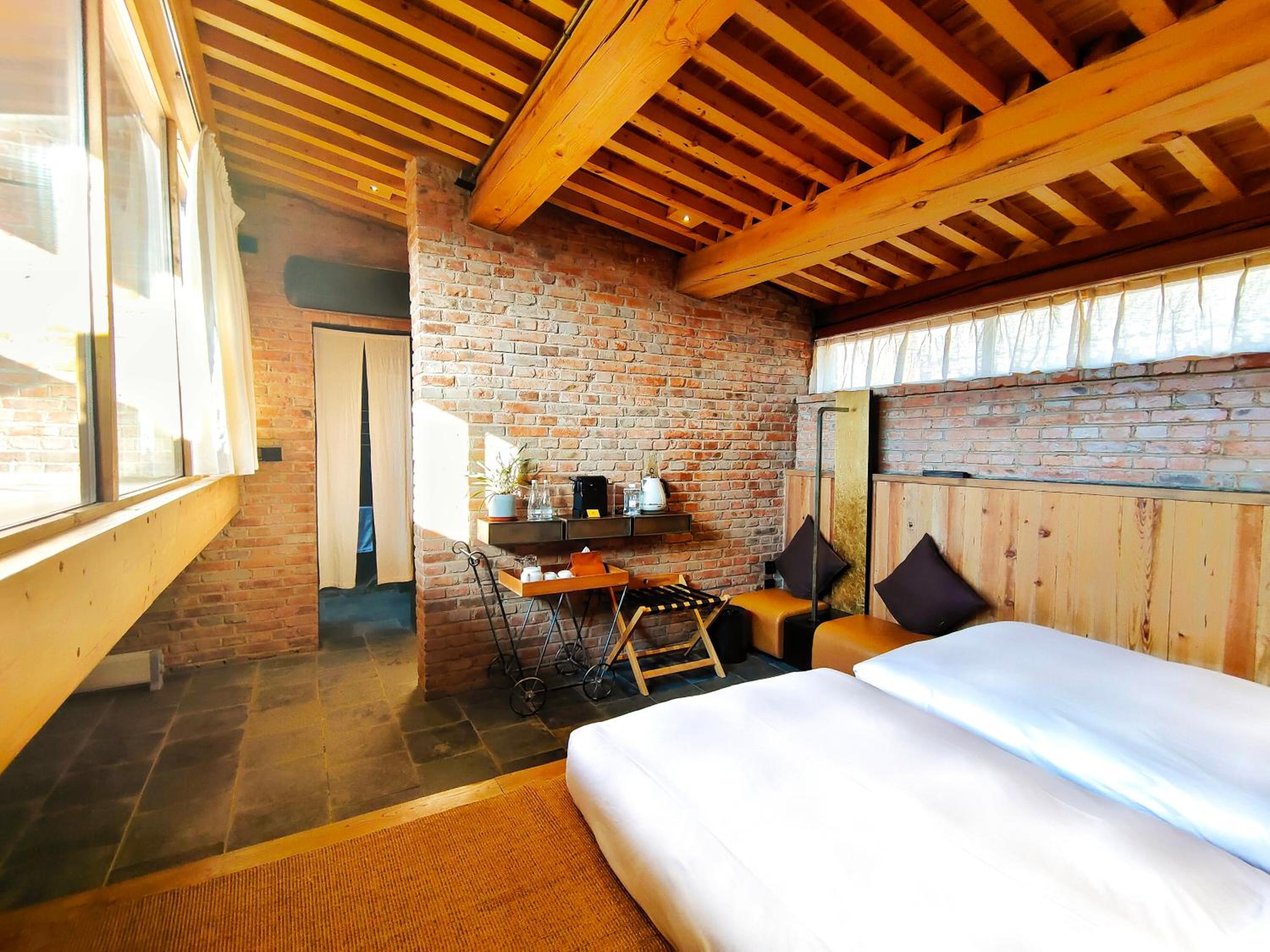 A Family Room with Balcony photo 2