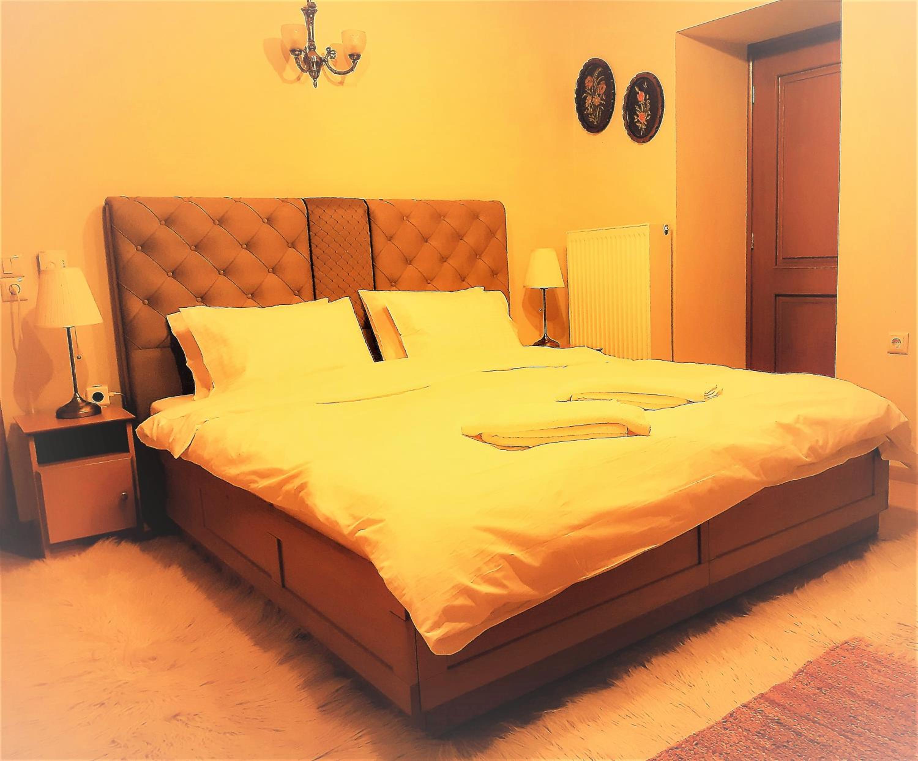 Deluxe King Suite photo 1