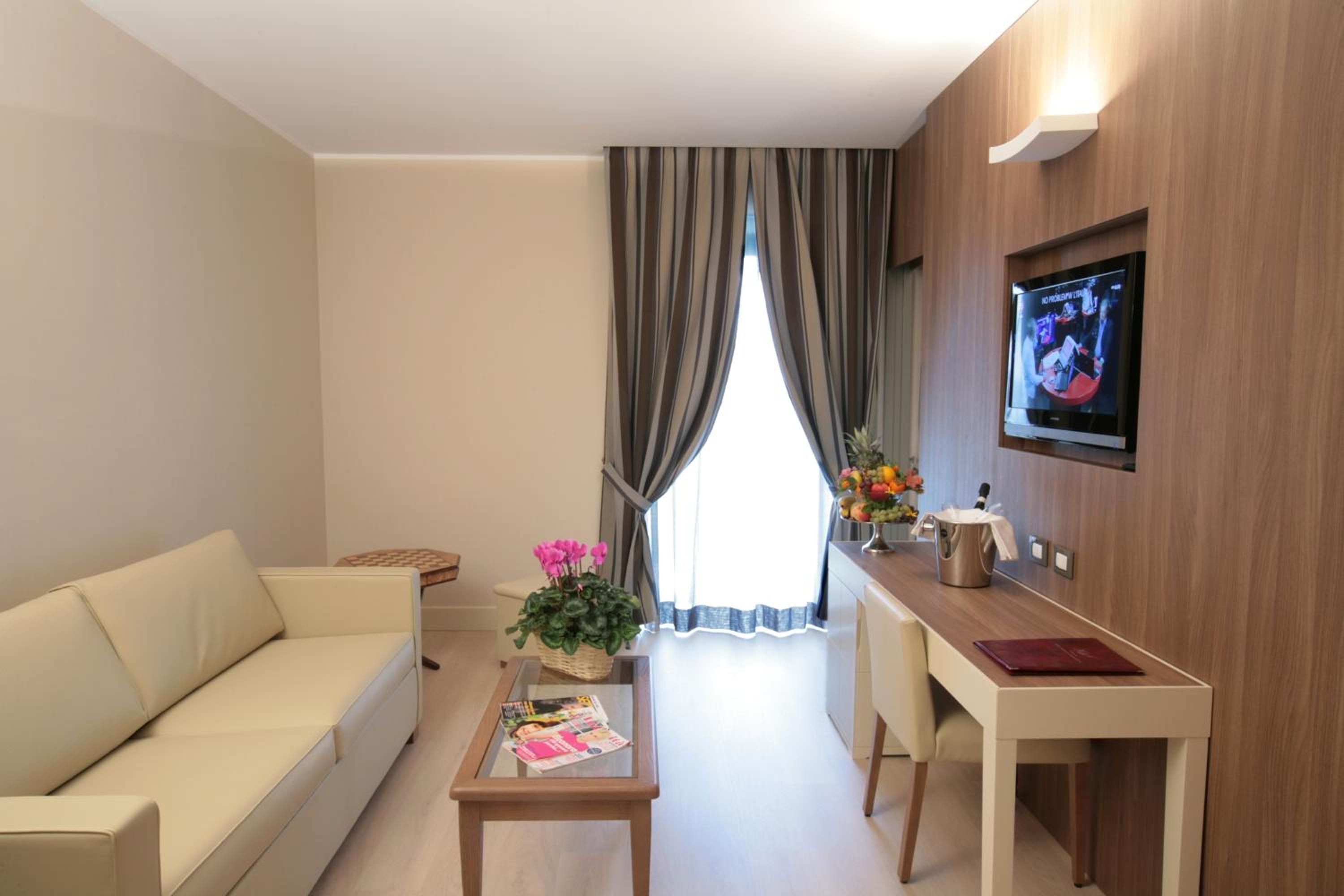 Suite - Photo 6