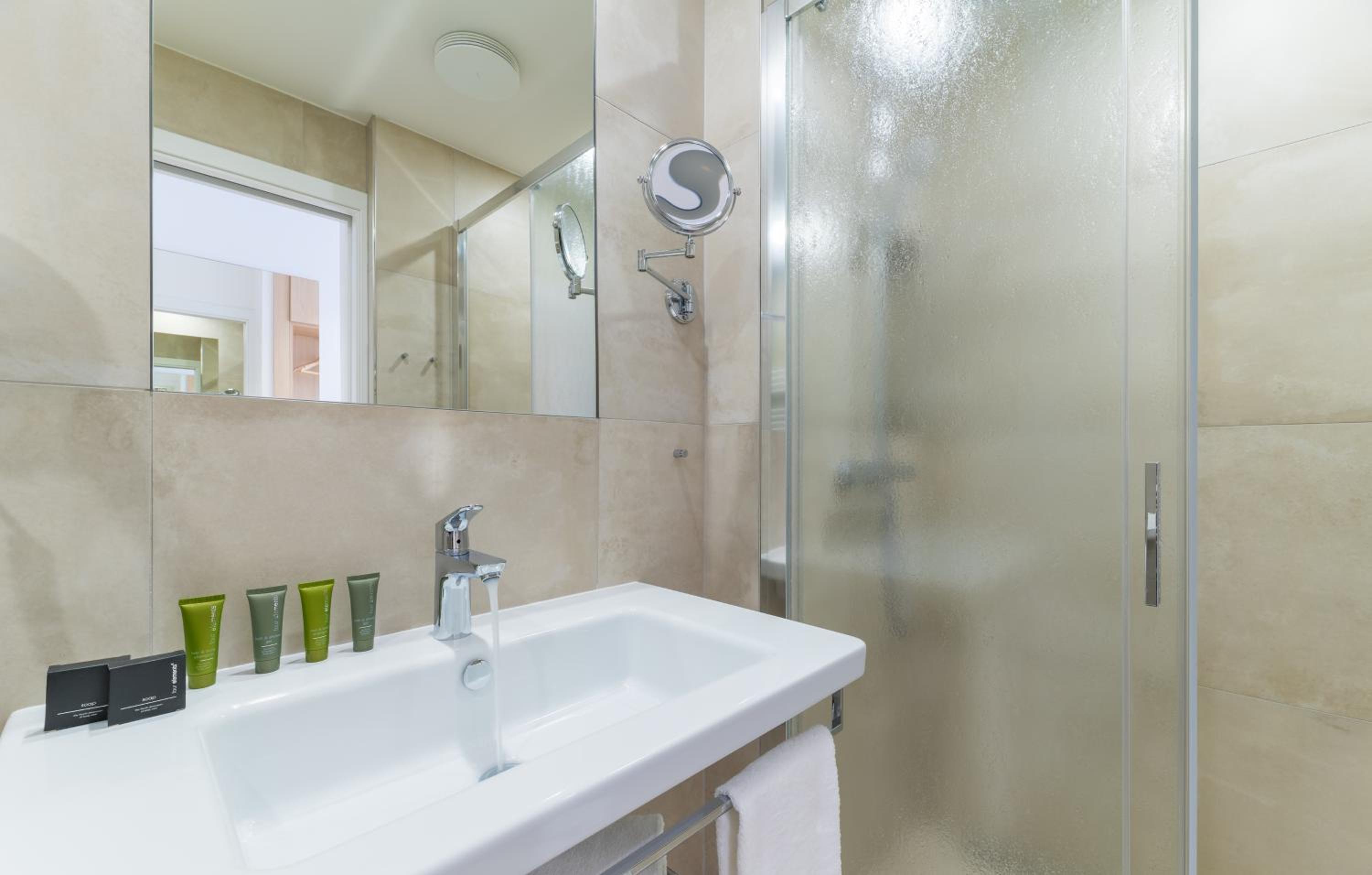 Double Room - Photo 5