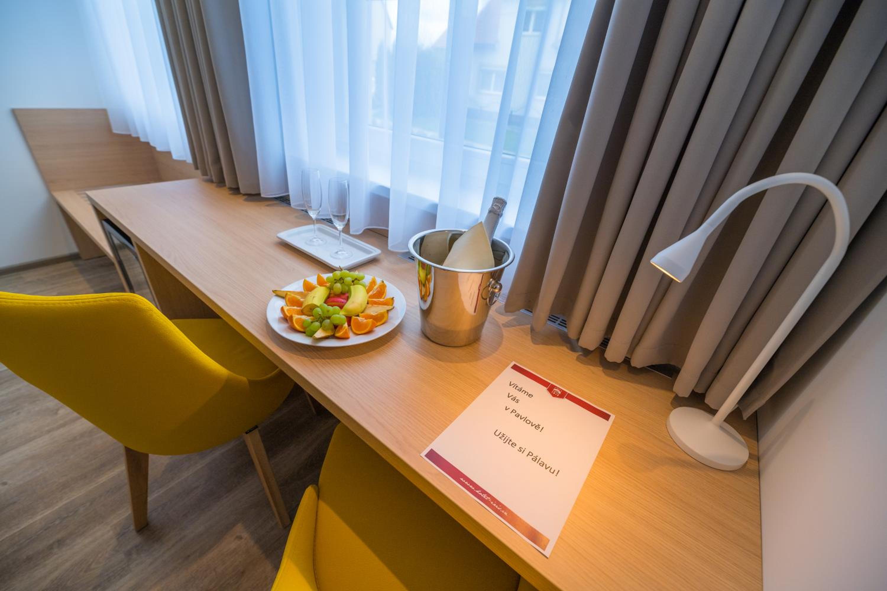 Double Room - Photo 8