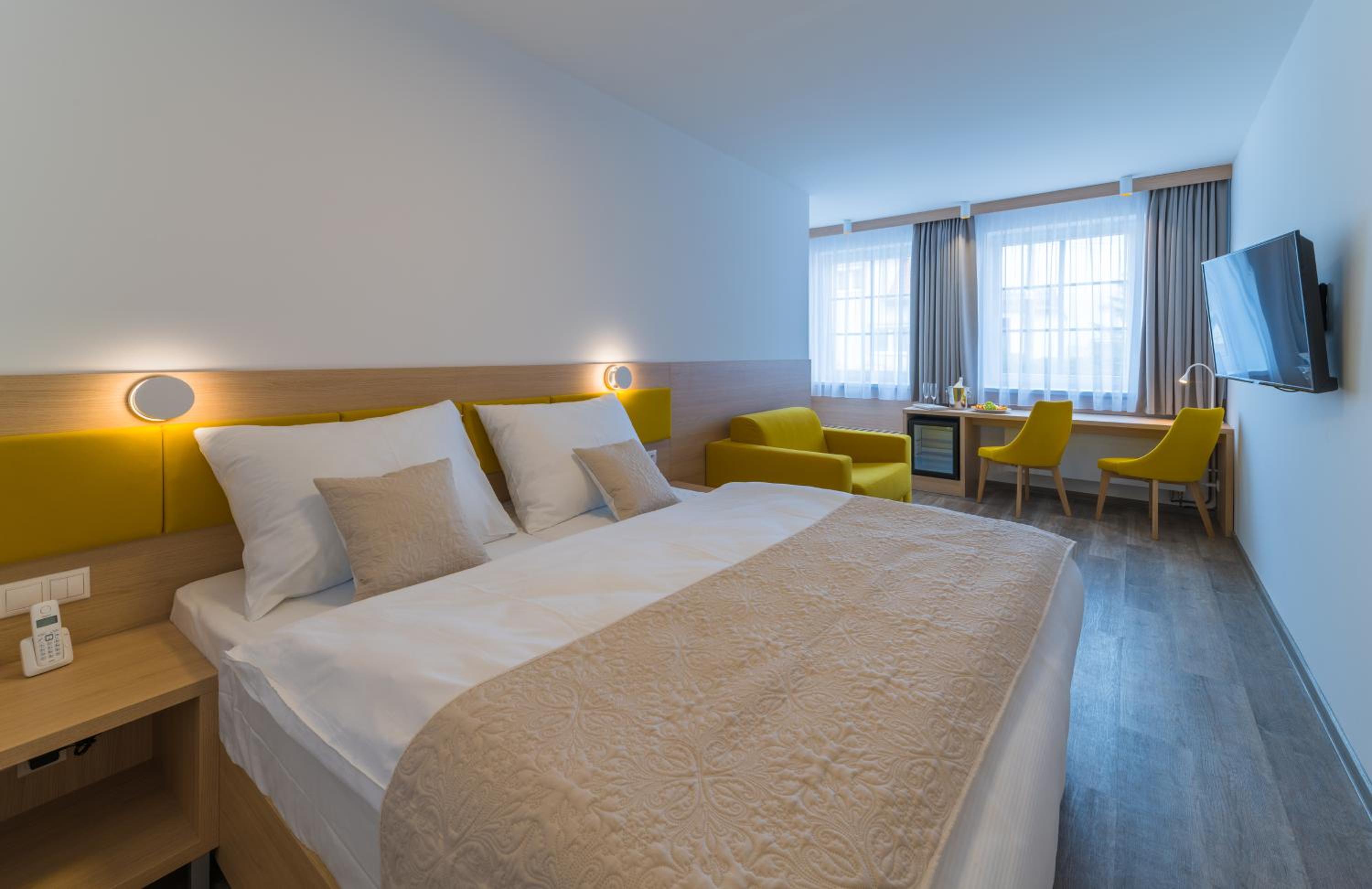 Double Room - Photo 9