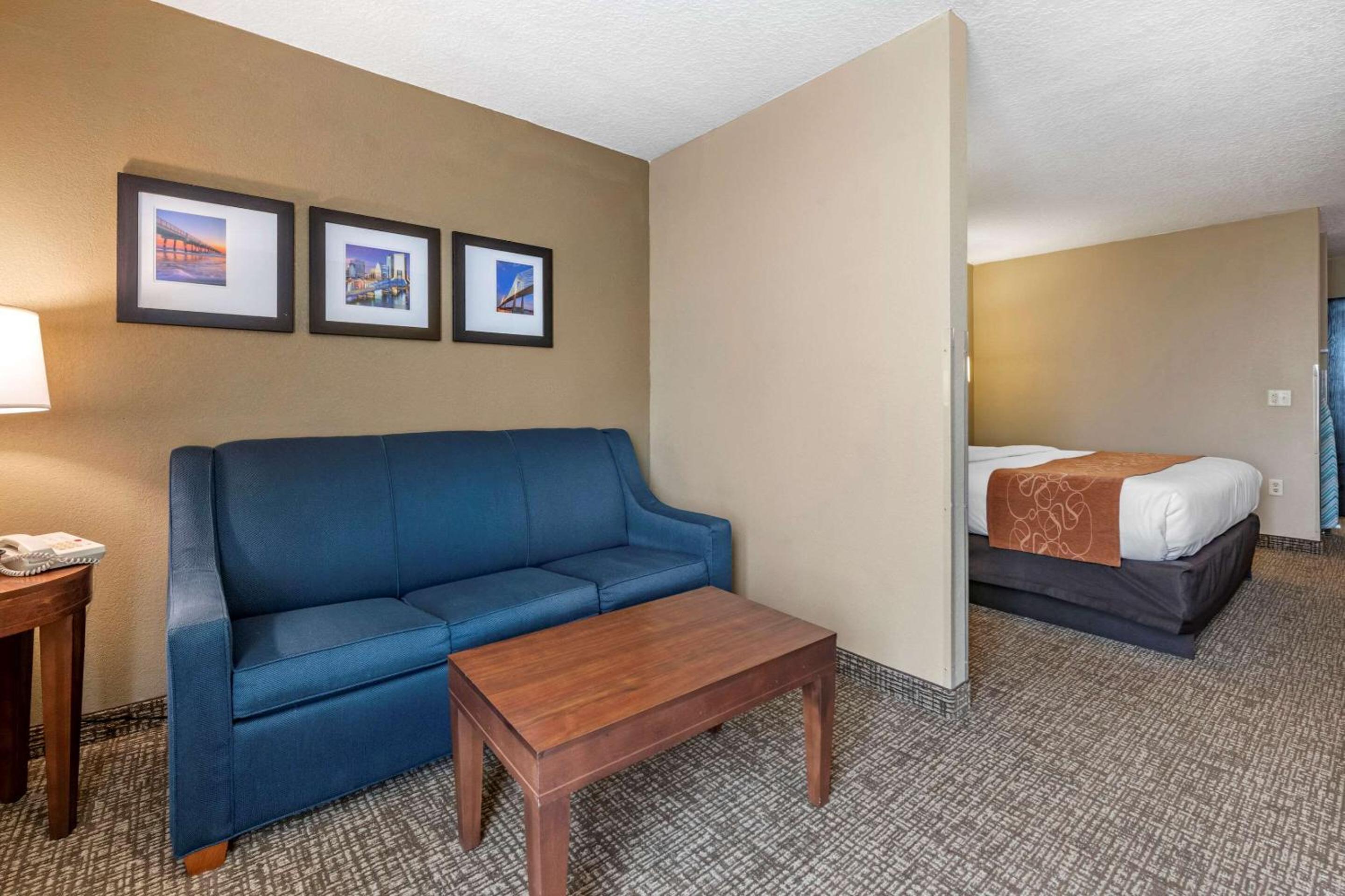King Suite - Disability Access/Non-Smoking - Photo 3