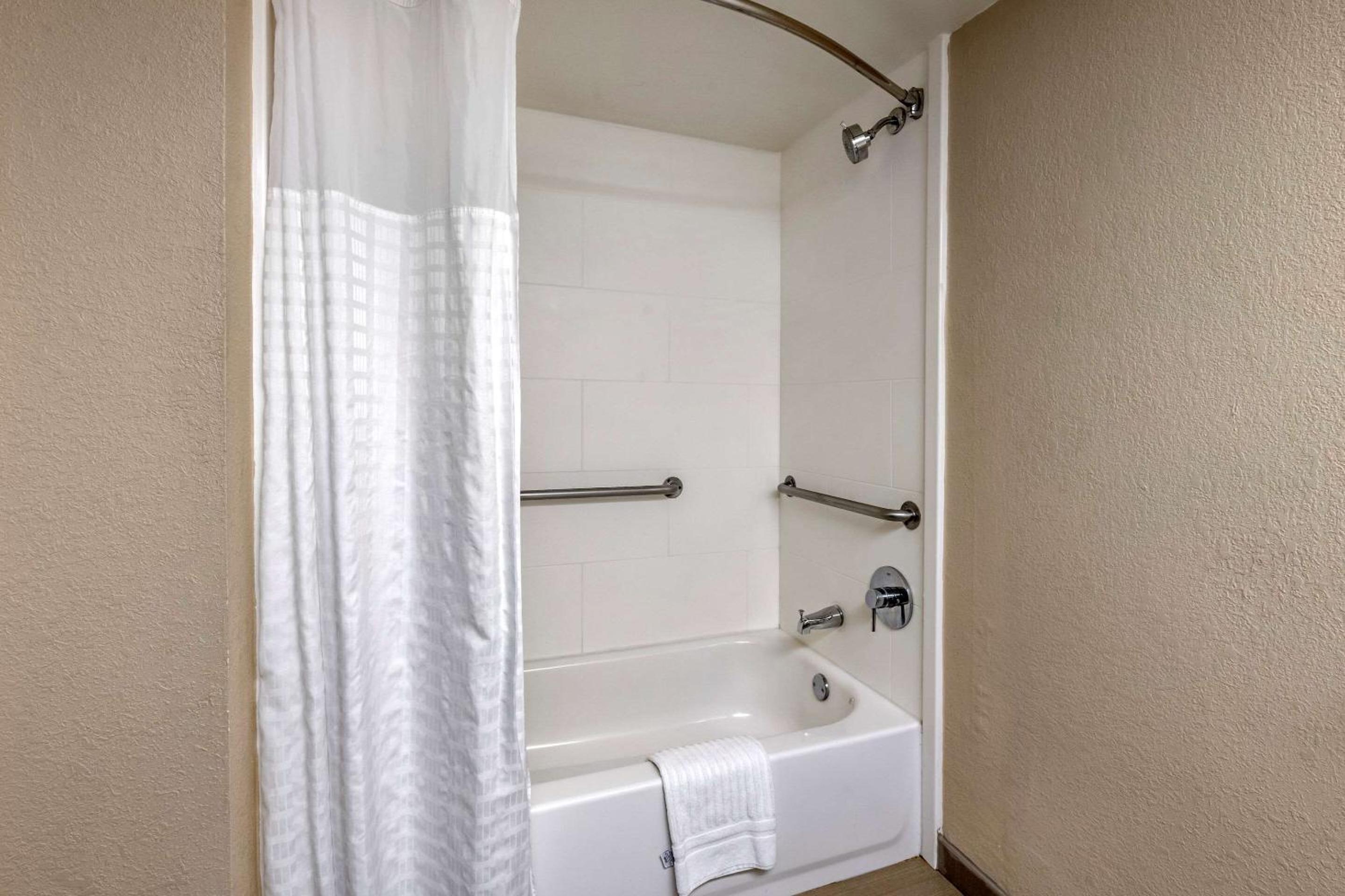 King Suite - Disability Access/Non-Smoking - Photo 2