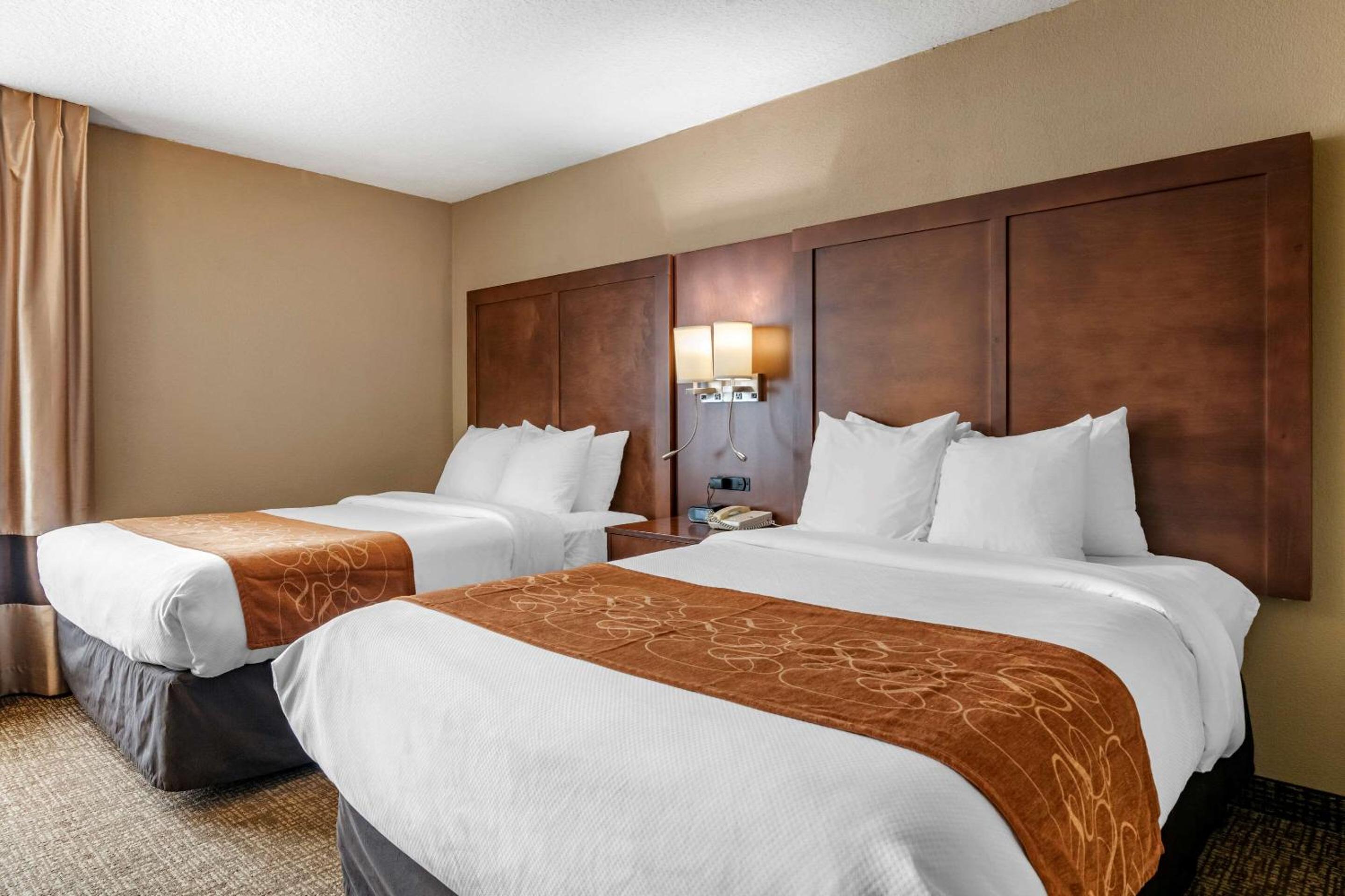 Suite with Two Double Beds - Photo 2