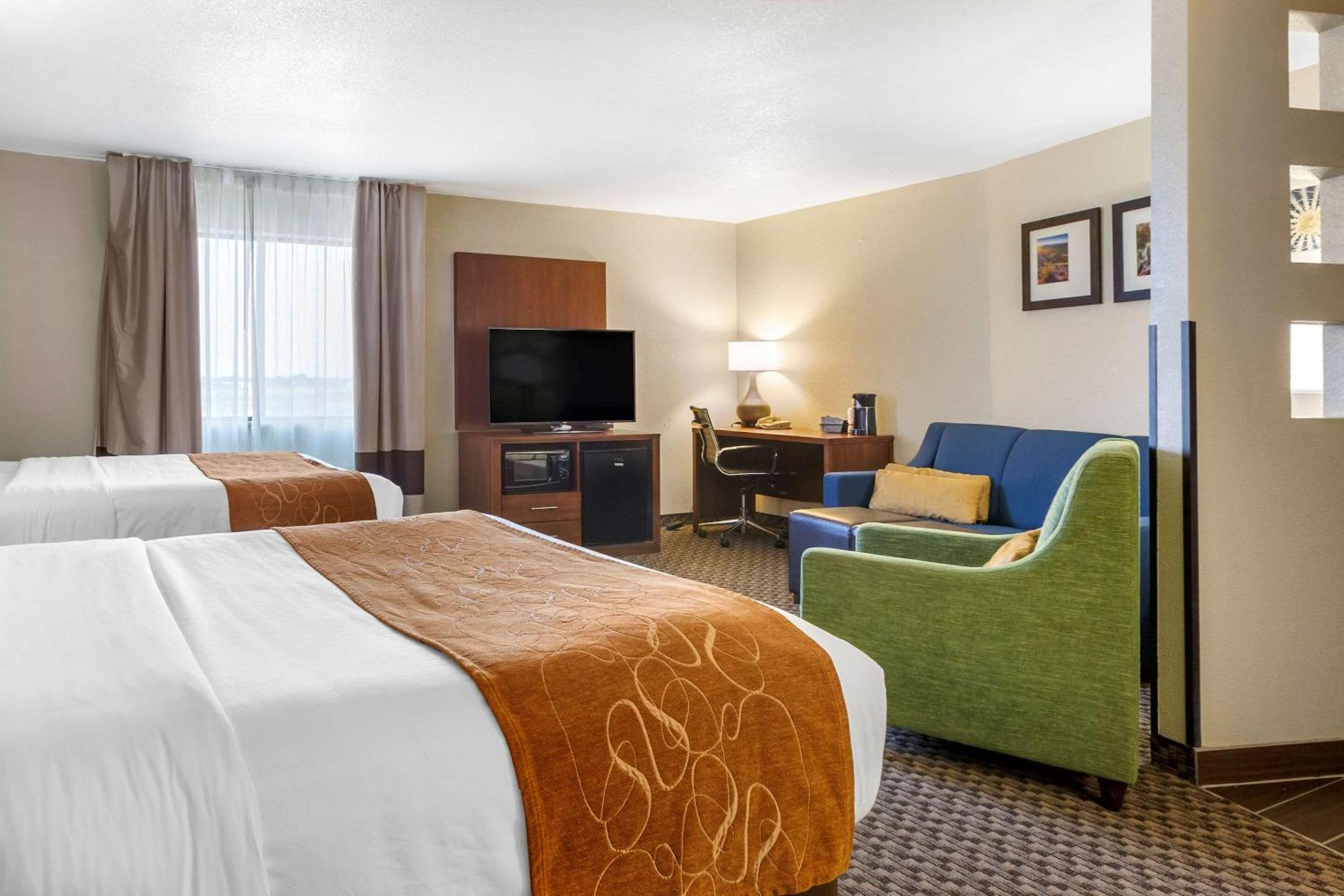Standard Queen Suite - Non-Smoking - Photo 1