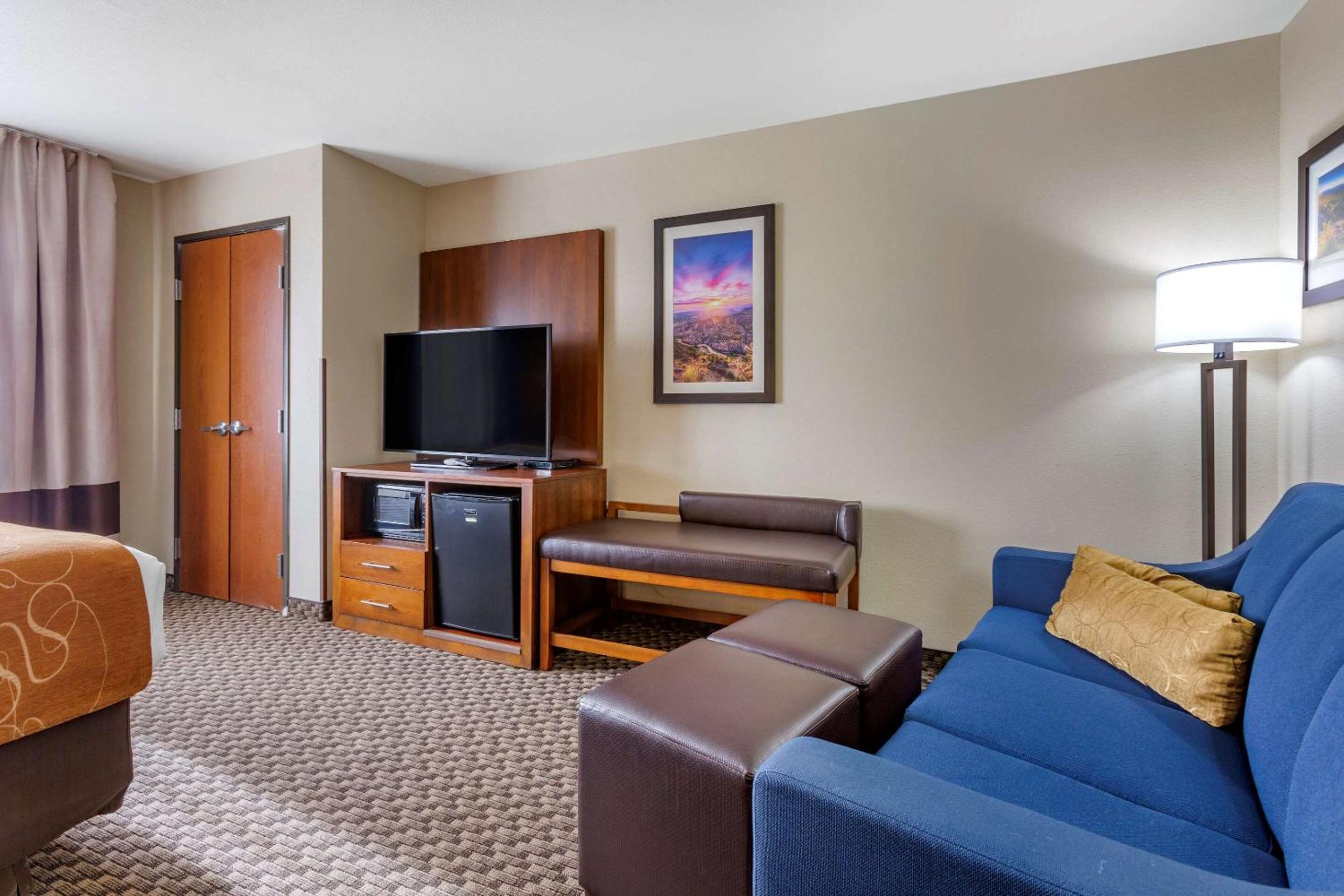 King Suite - Non-Smoking - Photo 1