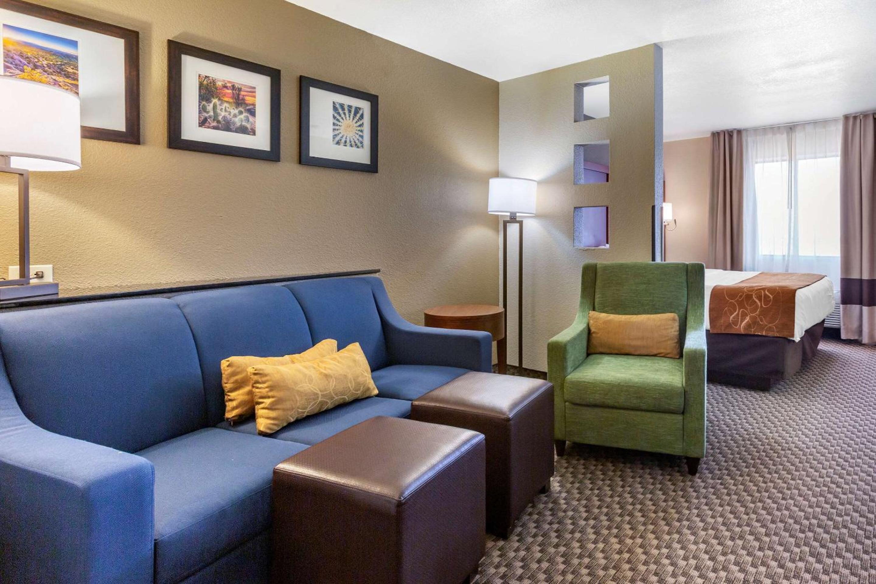 Standard King Suite - Non-Smoking - Photo 1