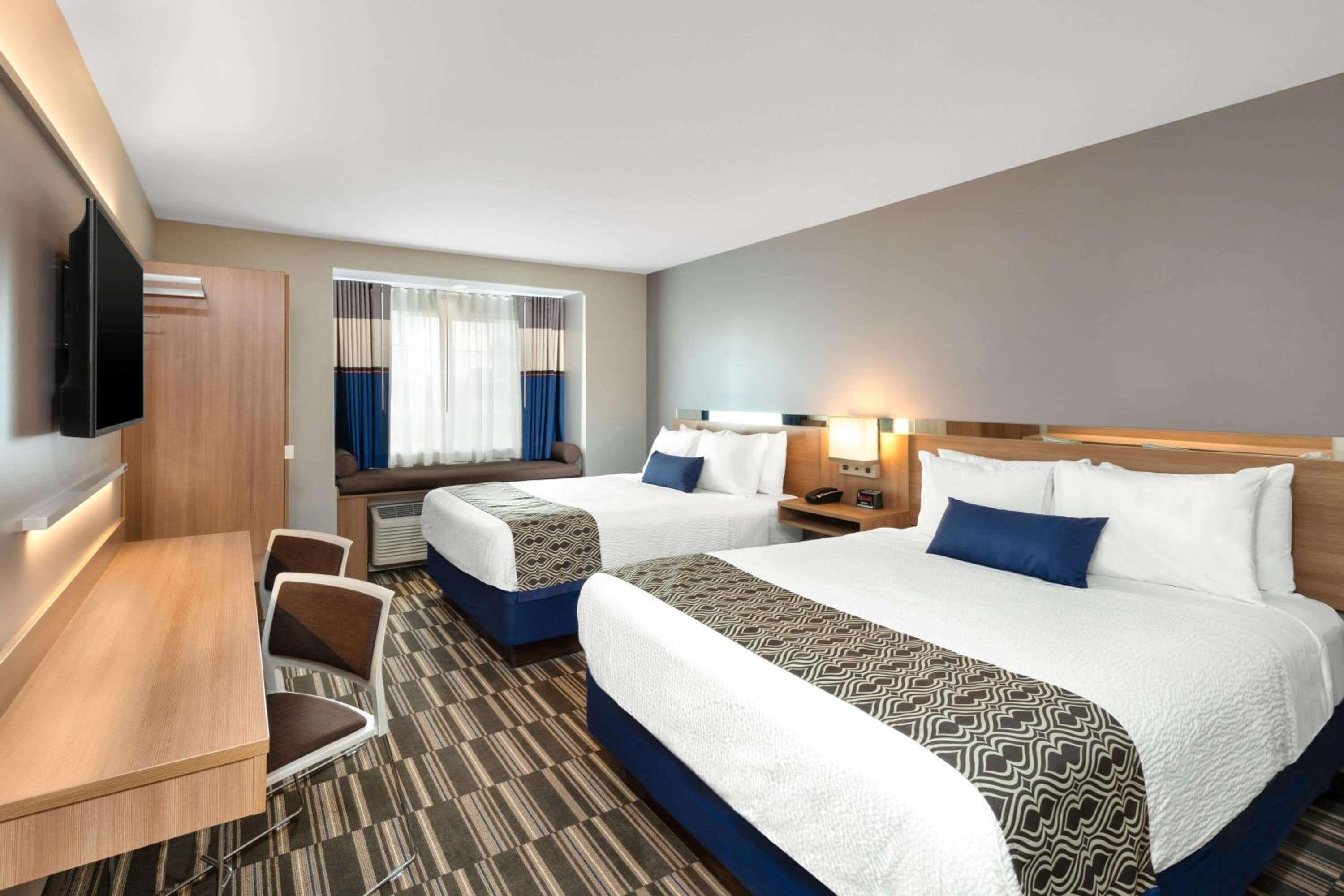 Queen Room with Two Queen Beds - Mobility Access/Non-Smoking - Photo 1