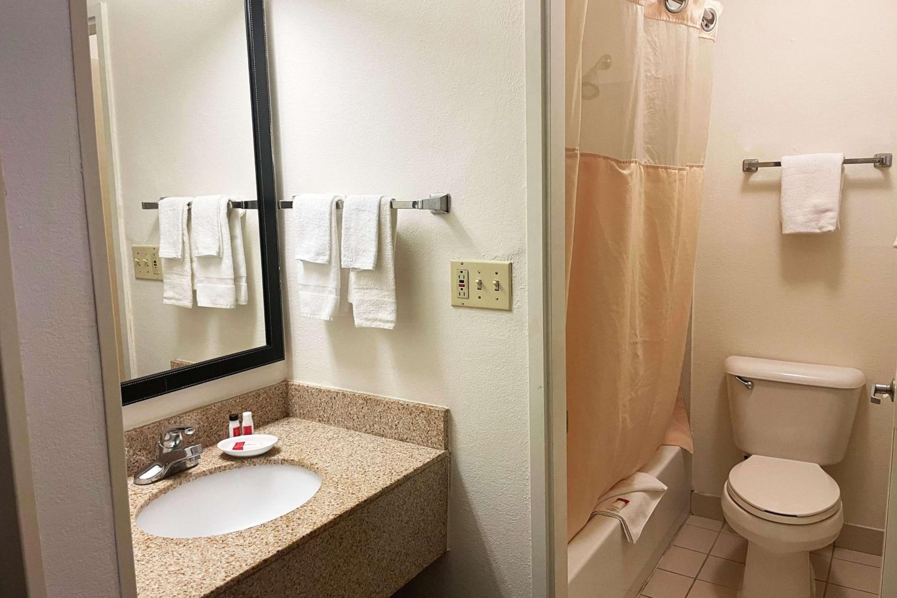 King Room - Non-Smoking - Photo 2