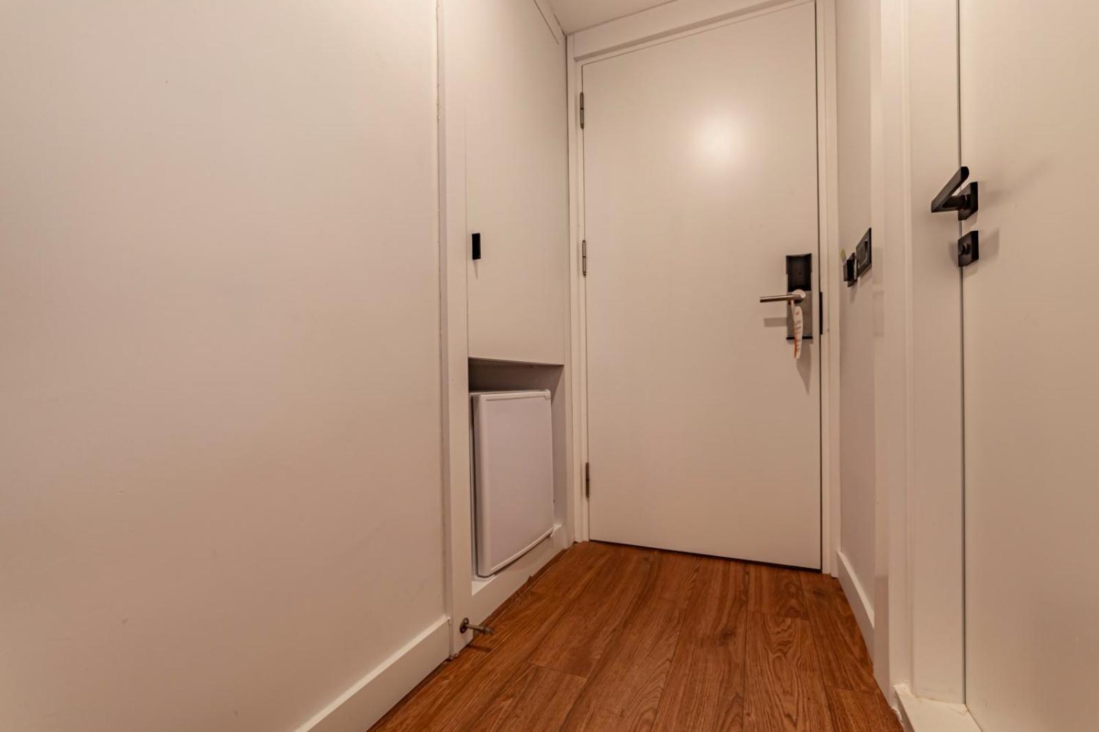 Triple Room with View thumbnail 6