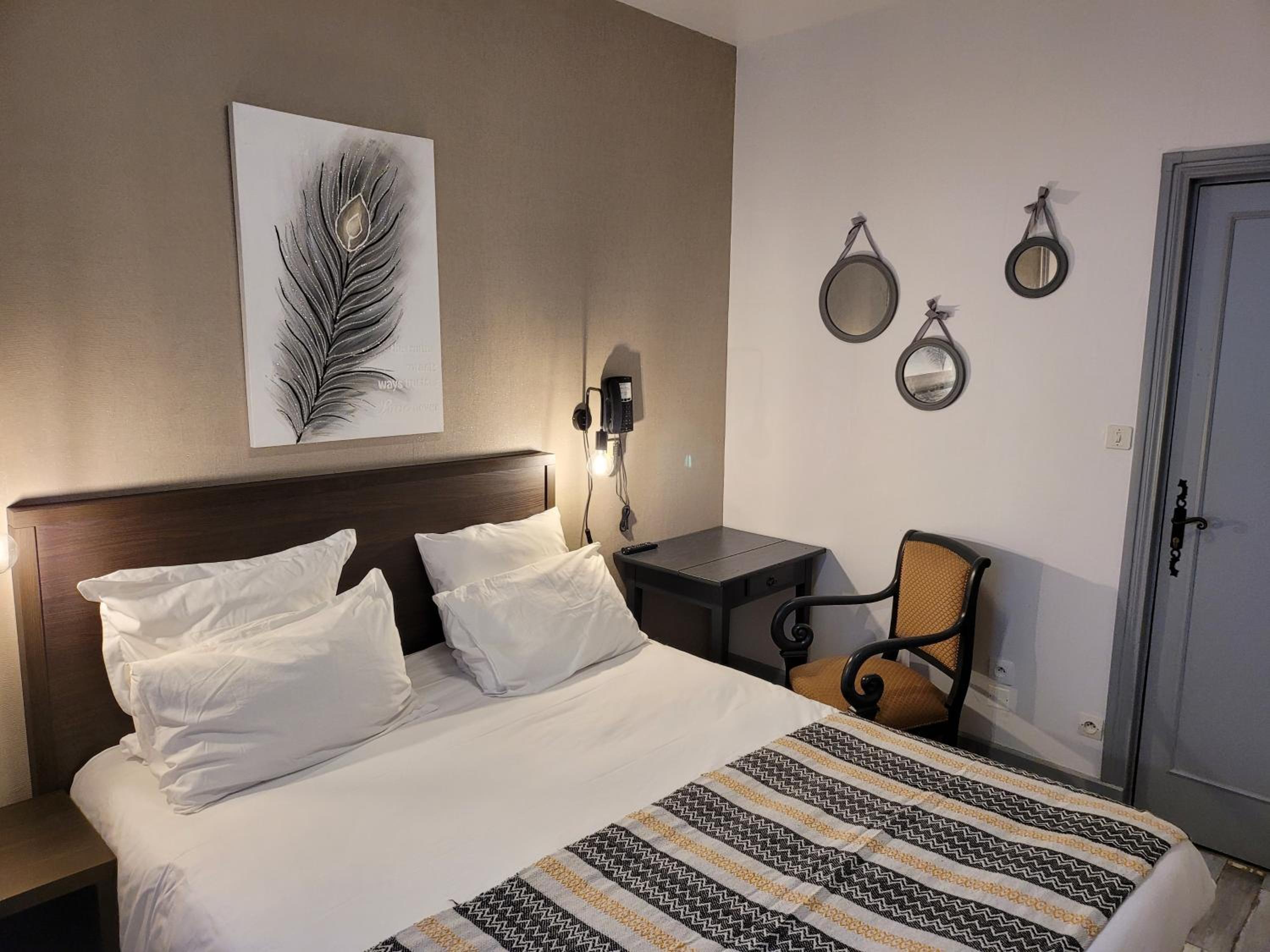 Double Room - Photo 12