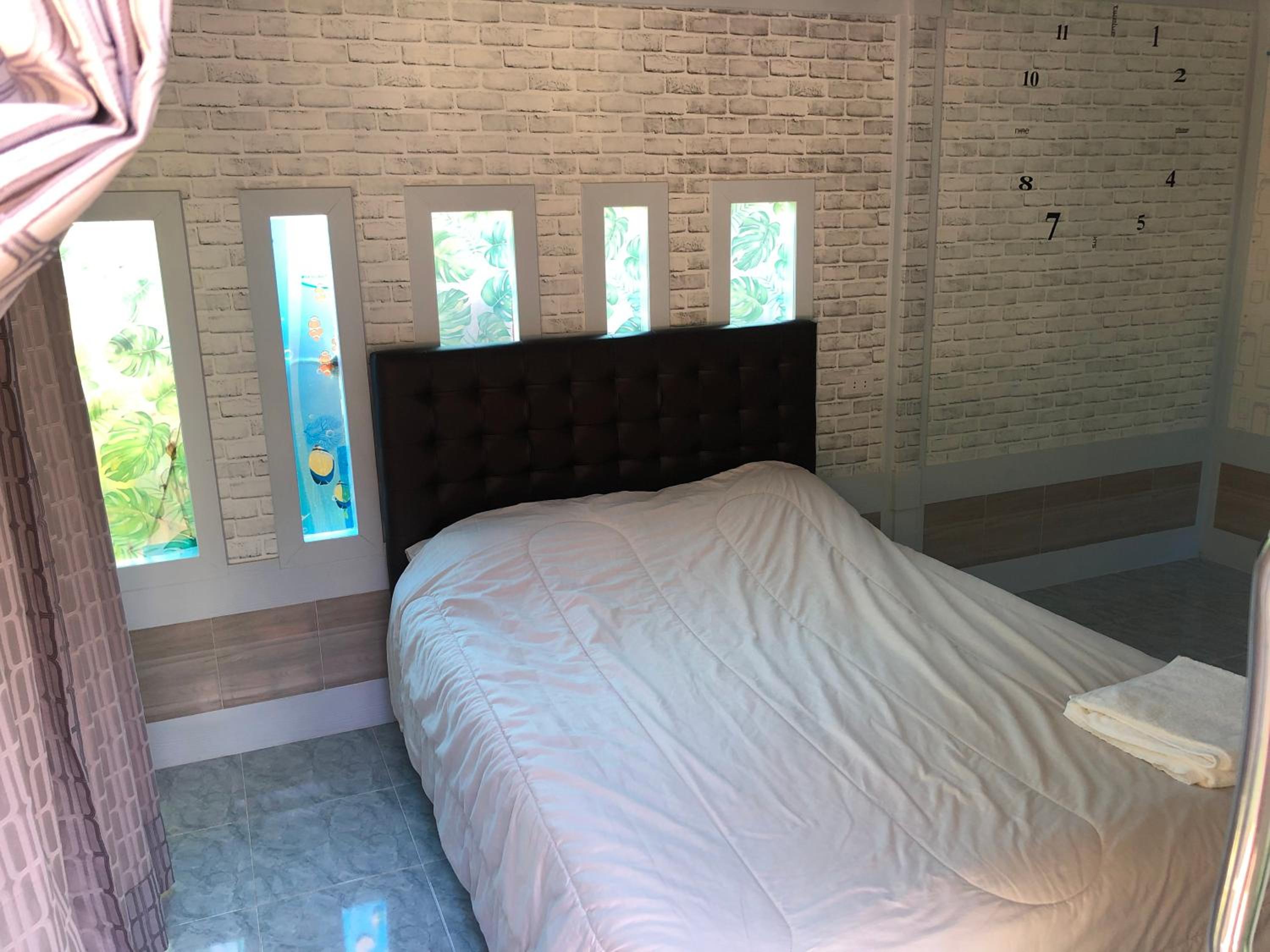 One-Bedroom House - Photo 72