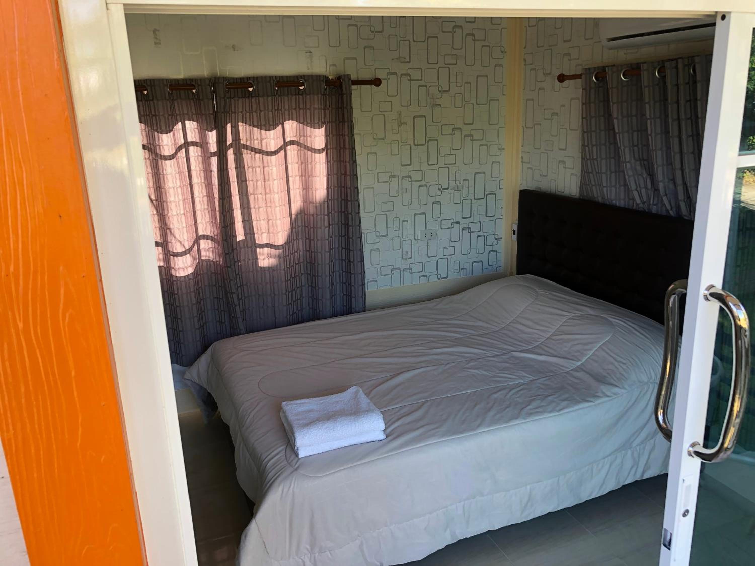 One-Bedroom House - Photo 20