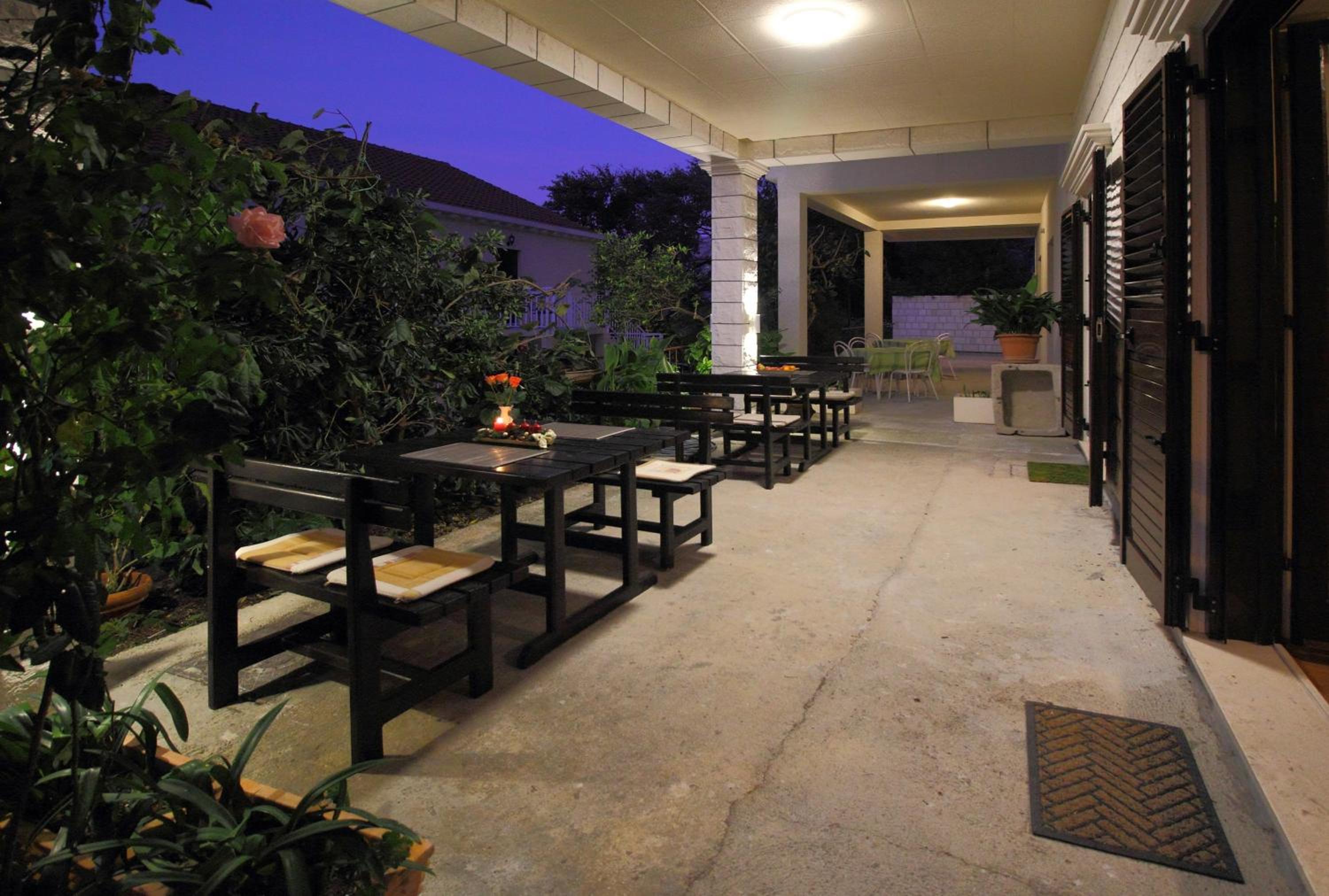 Superior Studio Apartment with Patio and garden view photo 3