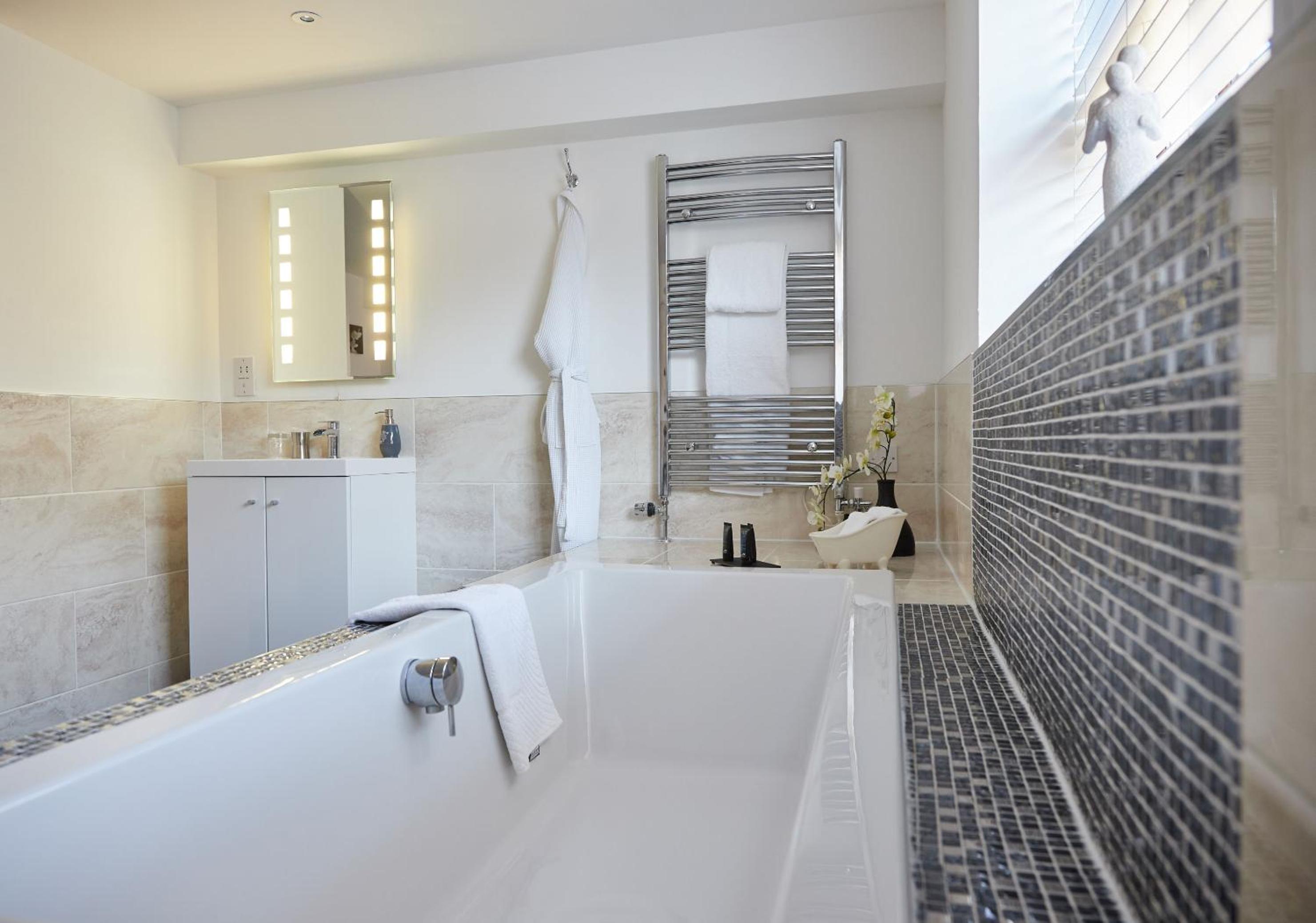 Suite - Photo 14