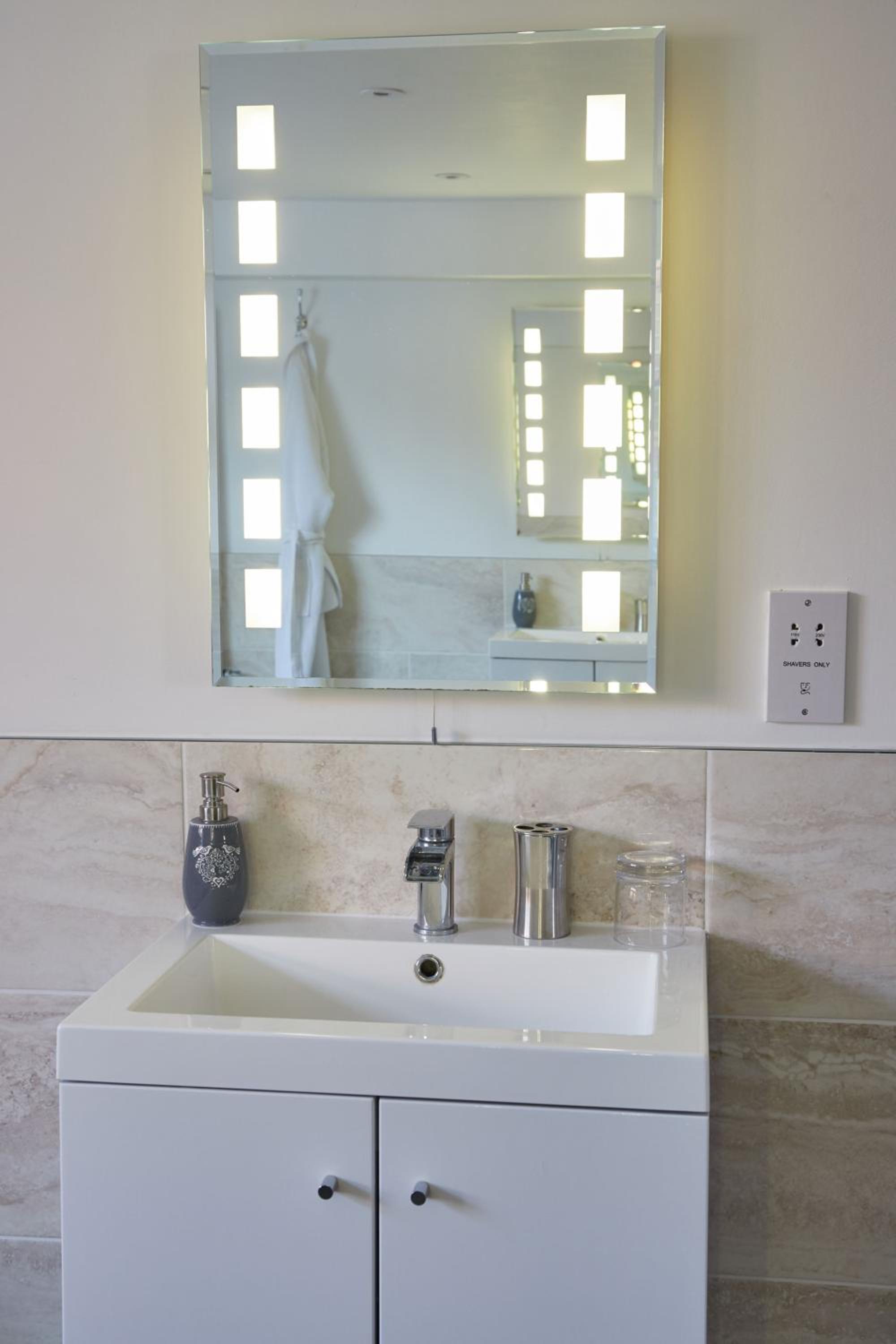 Suite - Photo 5