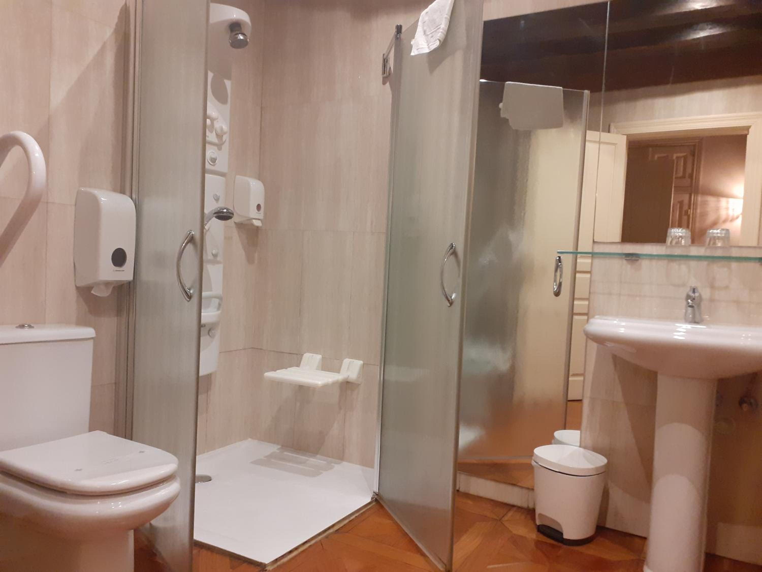 Double Room - Disability Access photo 2
