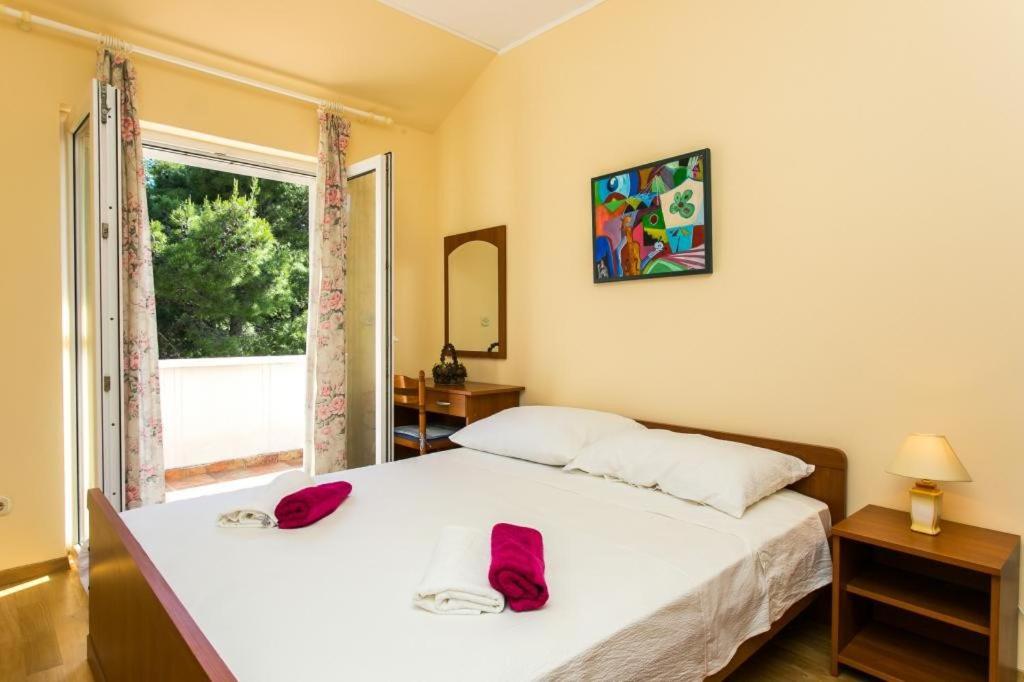 One-Bedroom Apartment with Balcony
