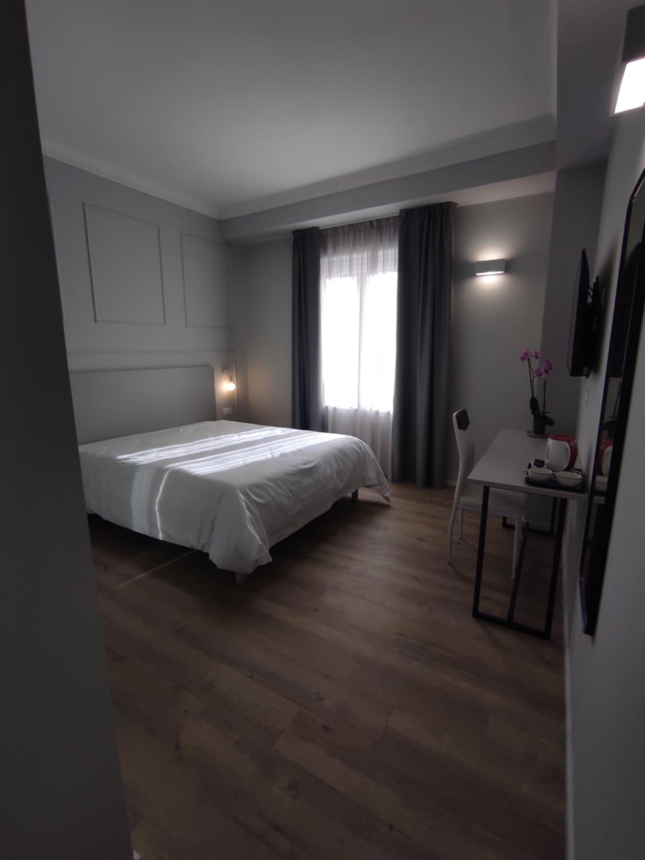 Deluxe Double Room with Shower photo 3