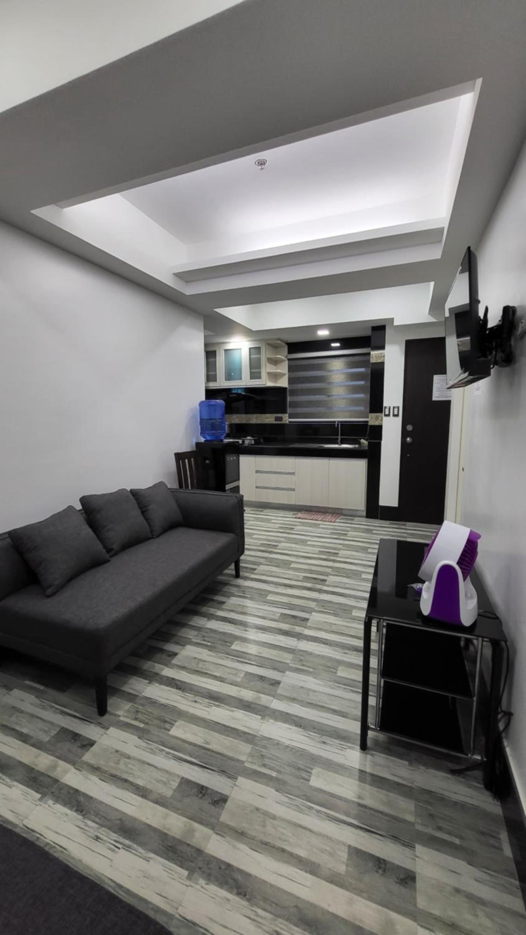 One-Bedroom Apartment - Photo 2
