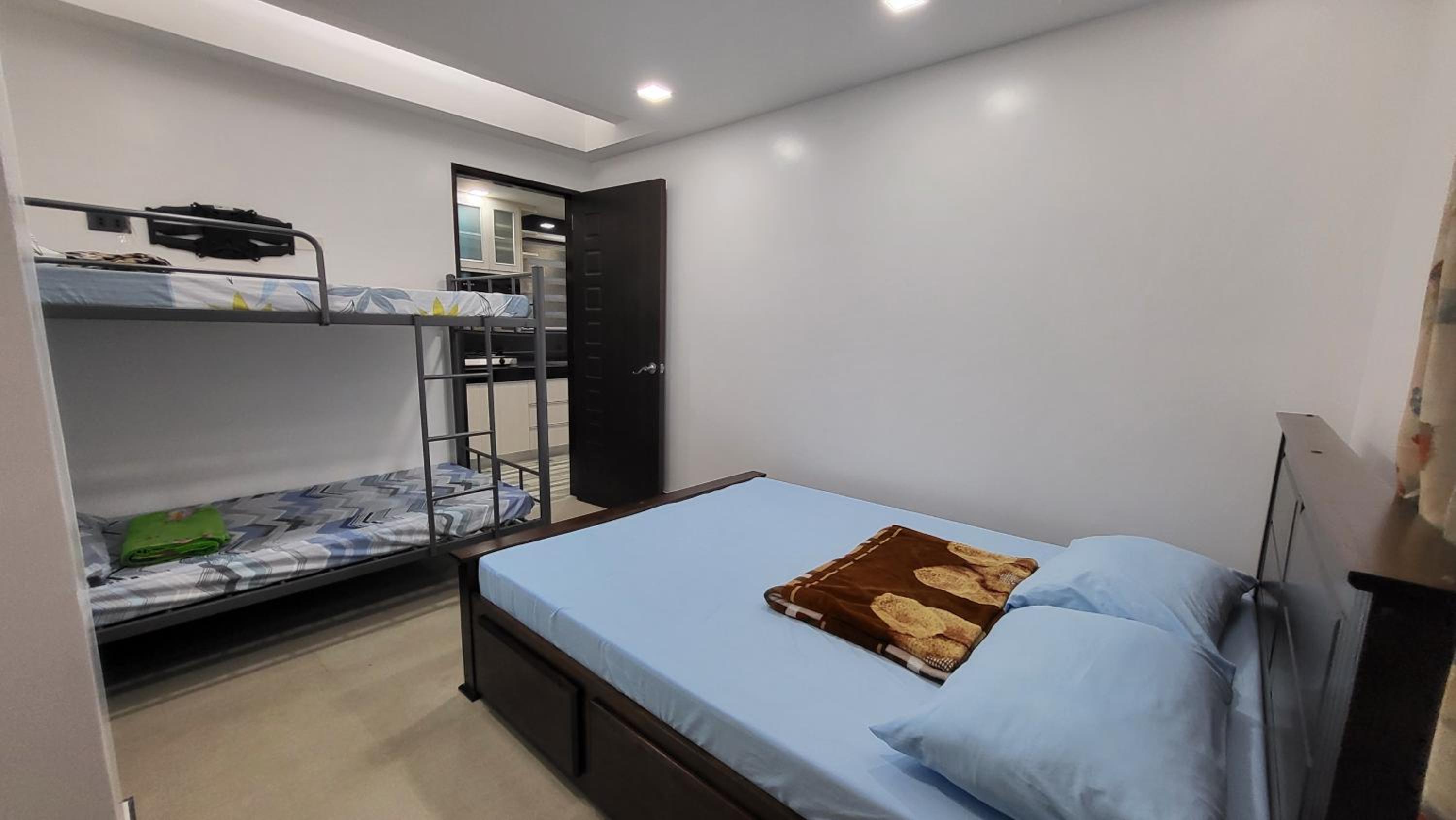 One-Bedroom Apartment - Photo 6
