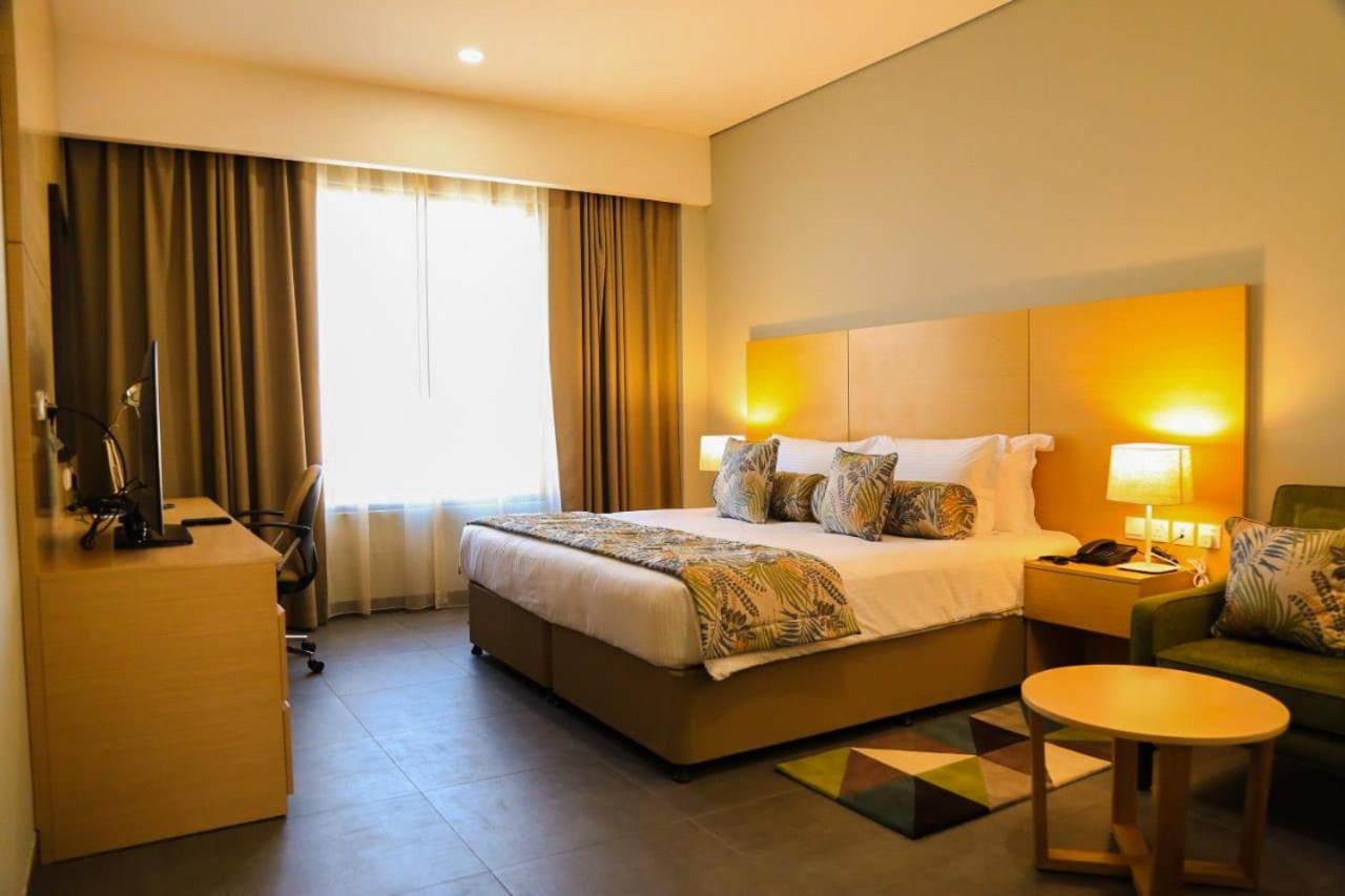 Deluxe King Room - Photo 2