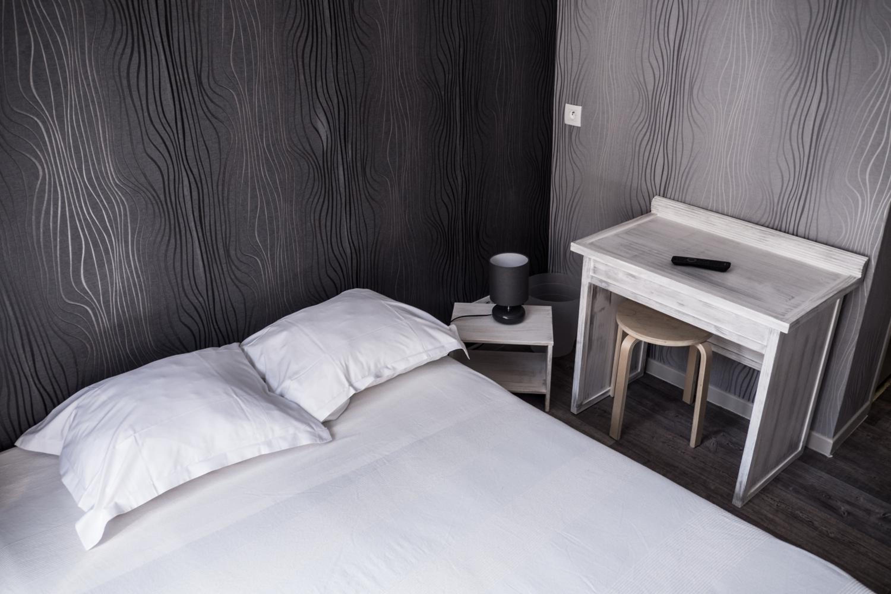 Standard Double Room - Photo 3
