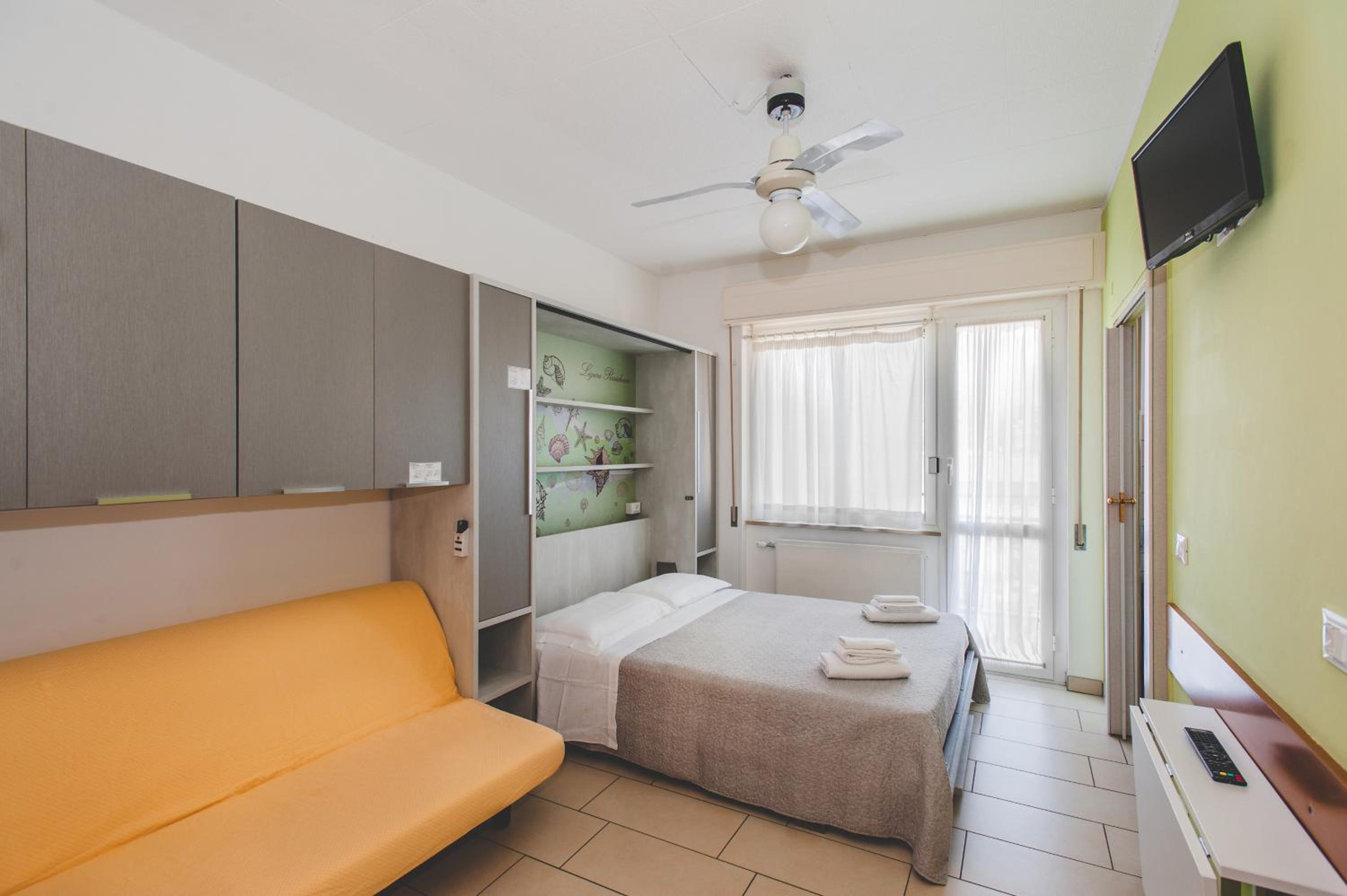 Studio (2 Adults + 1 Child)