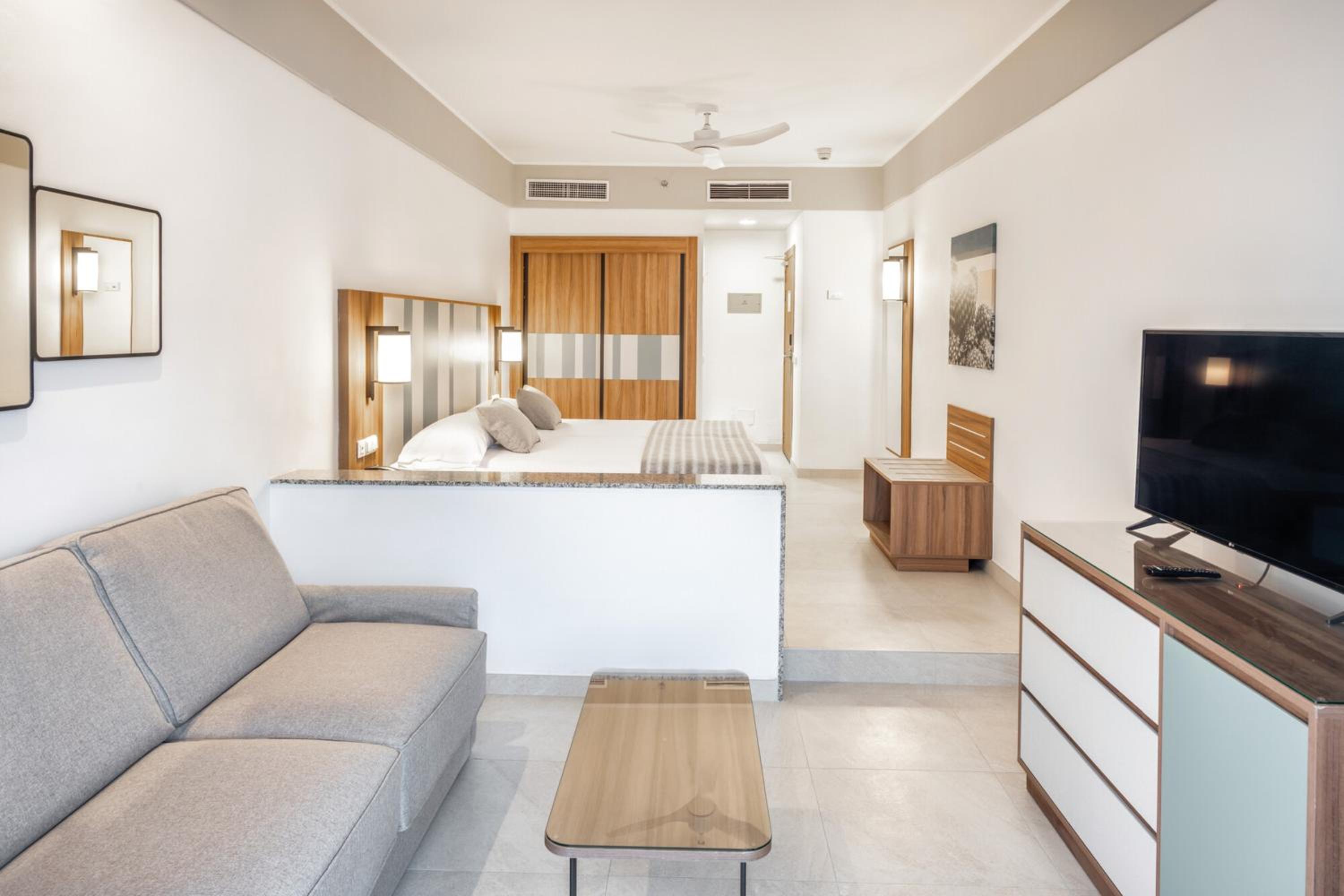Large Double Room - Photo 3