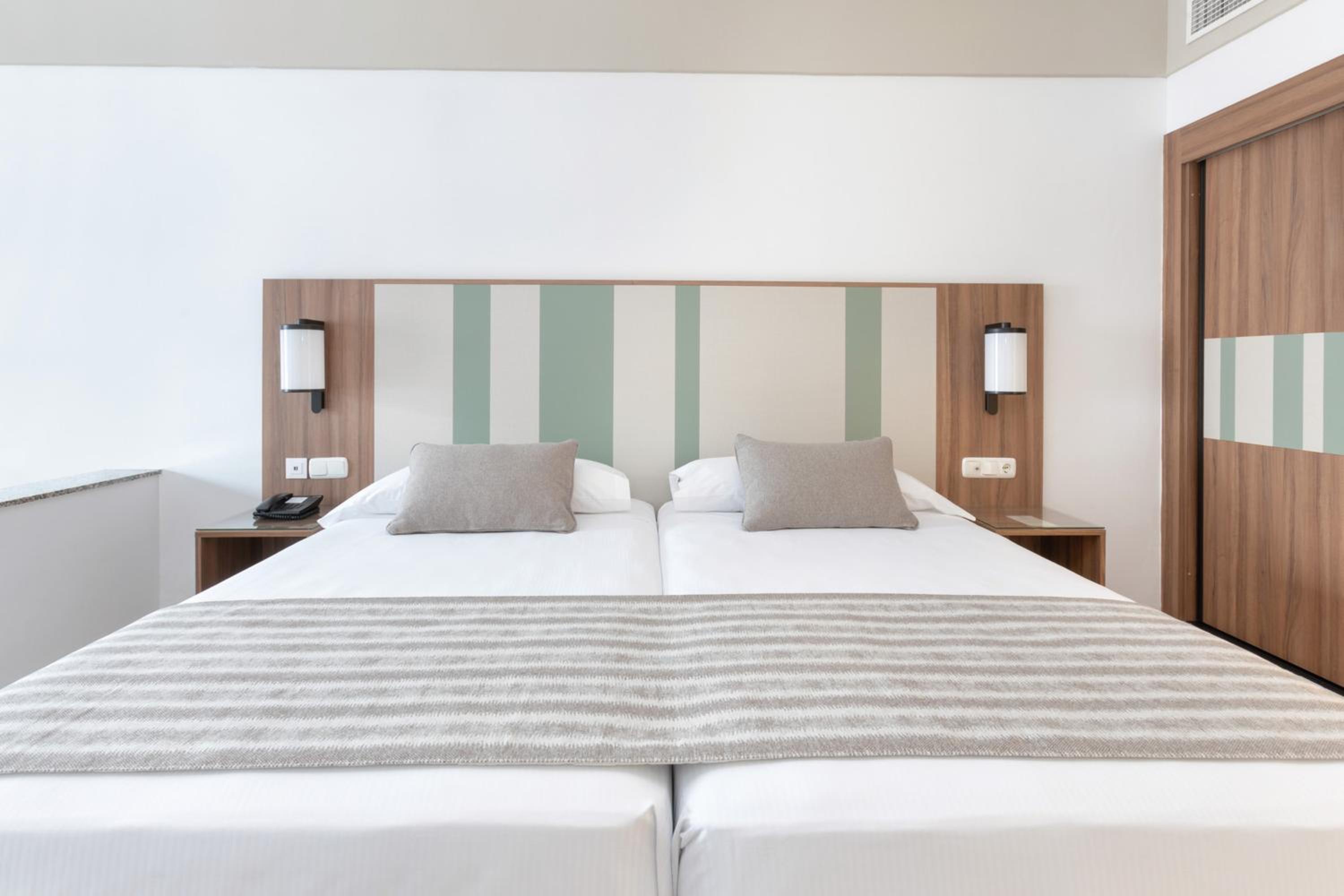 Large Double Room - Photo 4