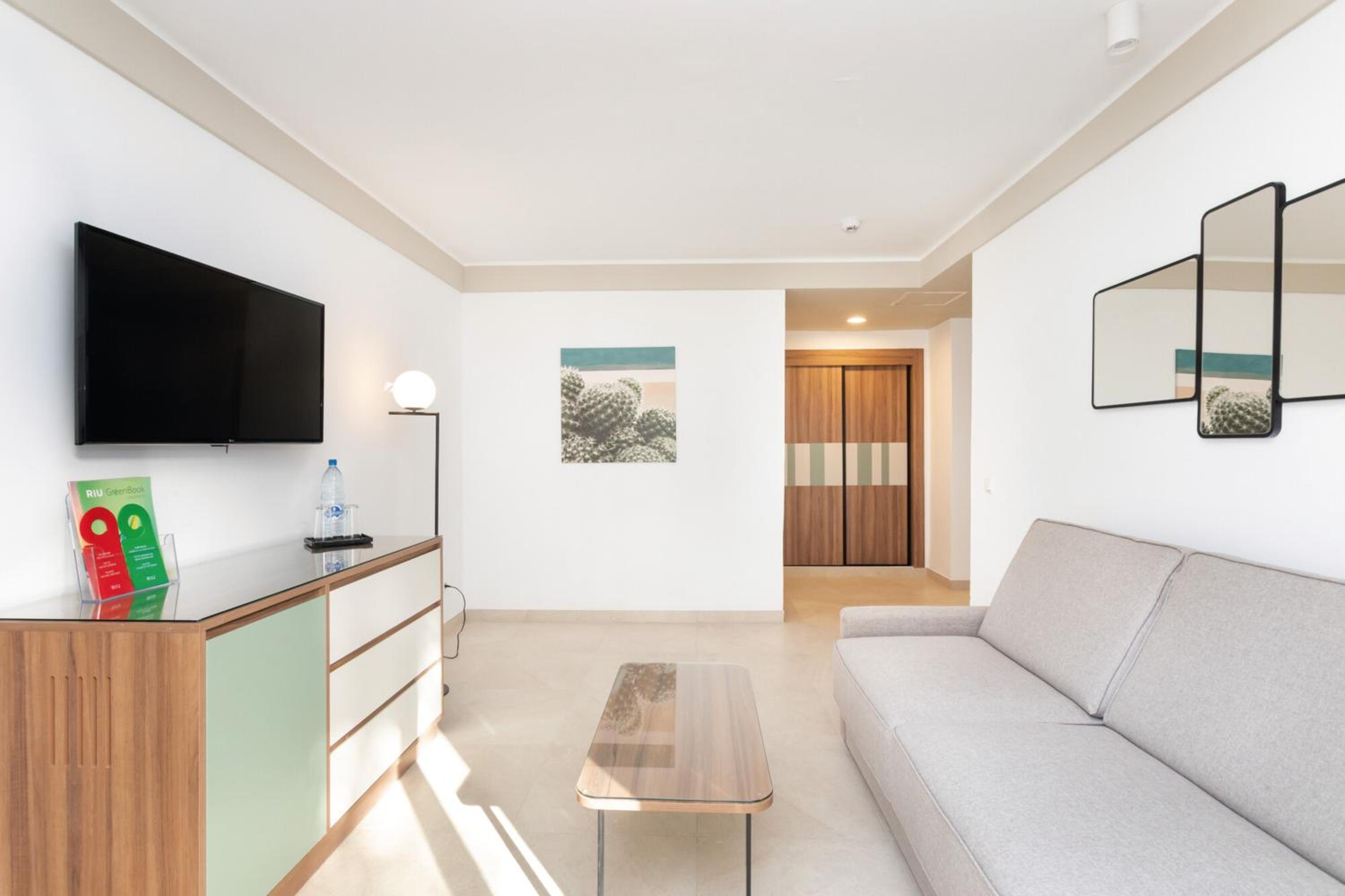 Family Room - Photo 4