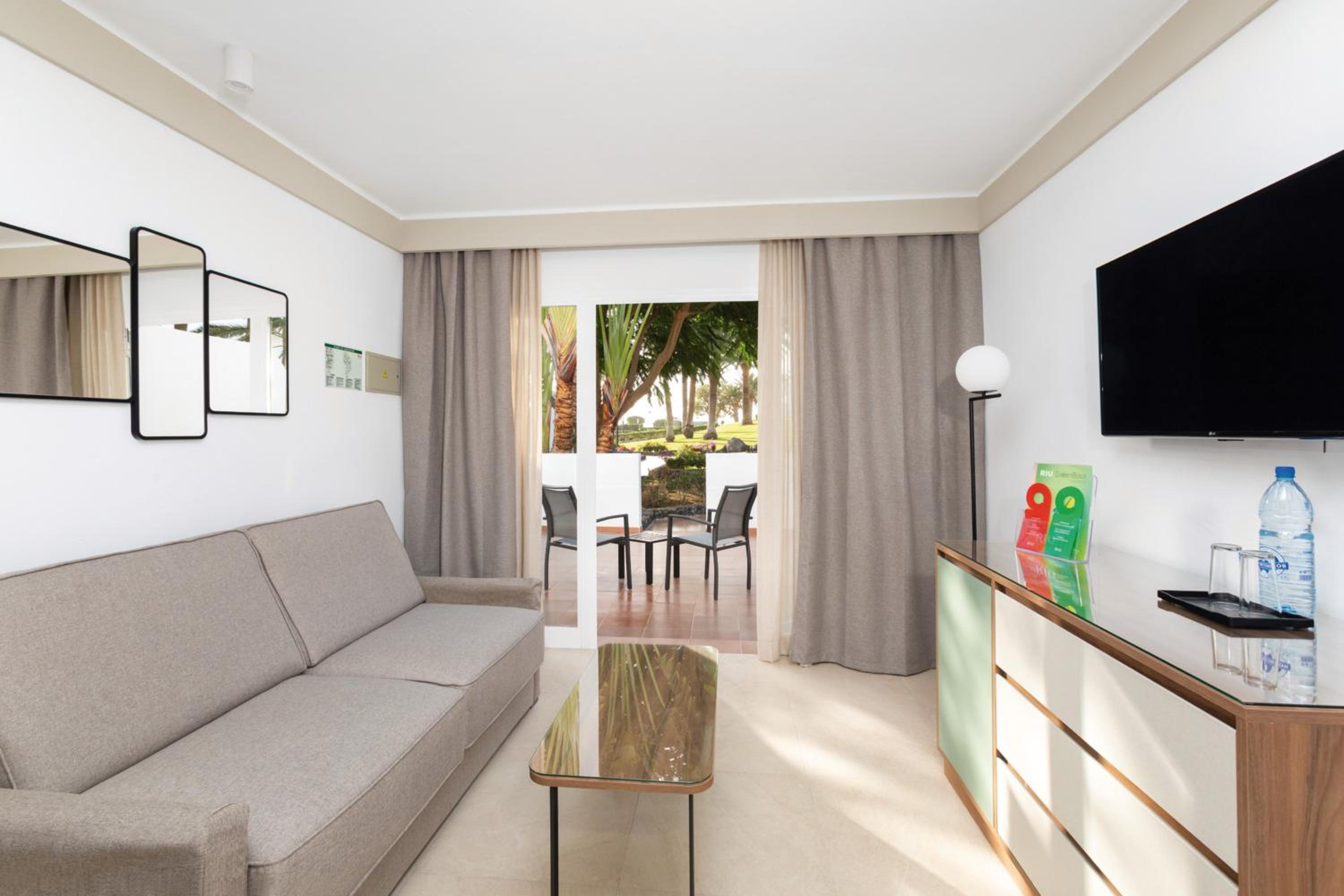 Family Room - Photo 2