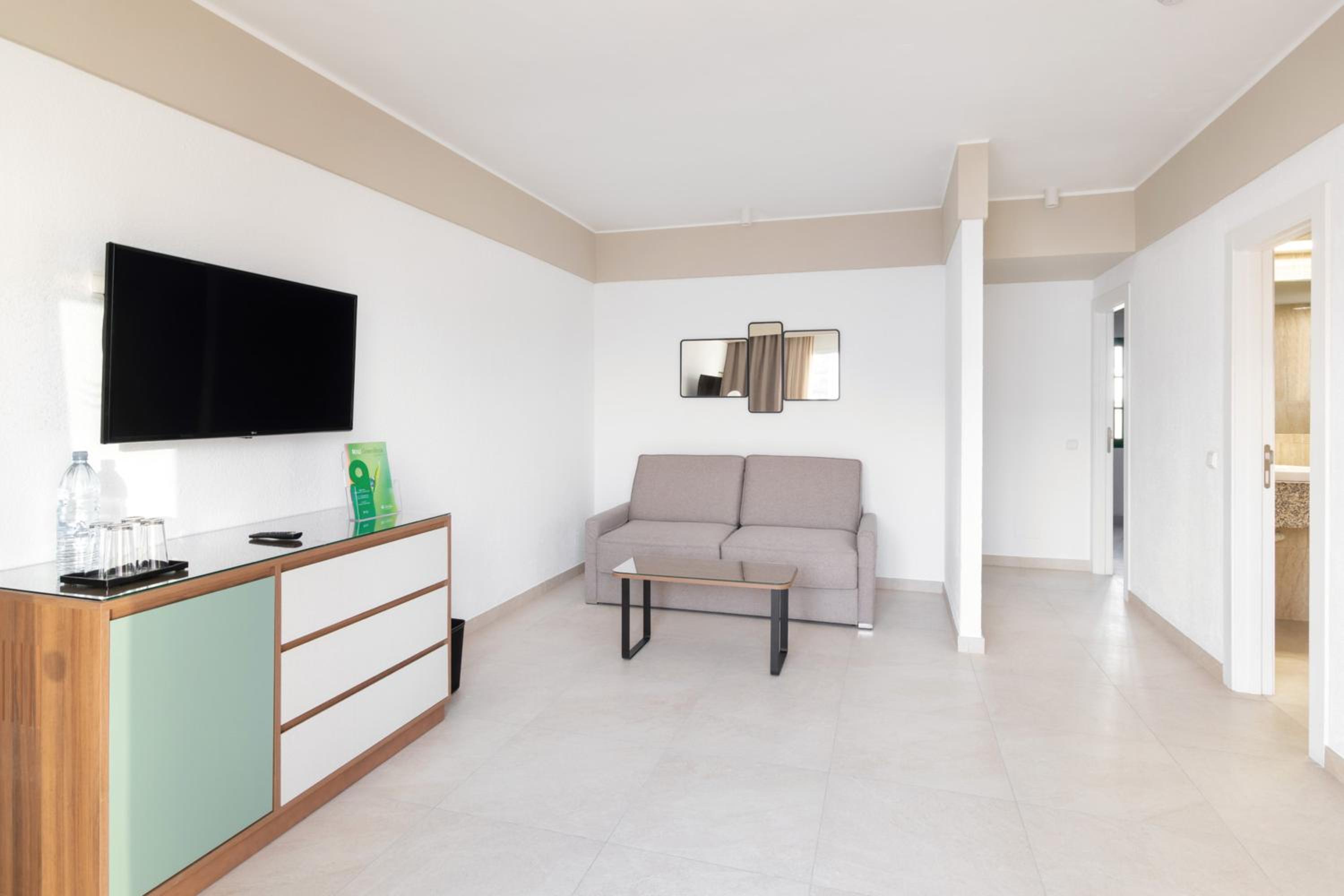Two Bedroom Family Room - Photo 4