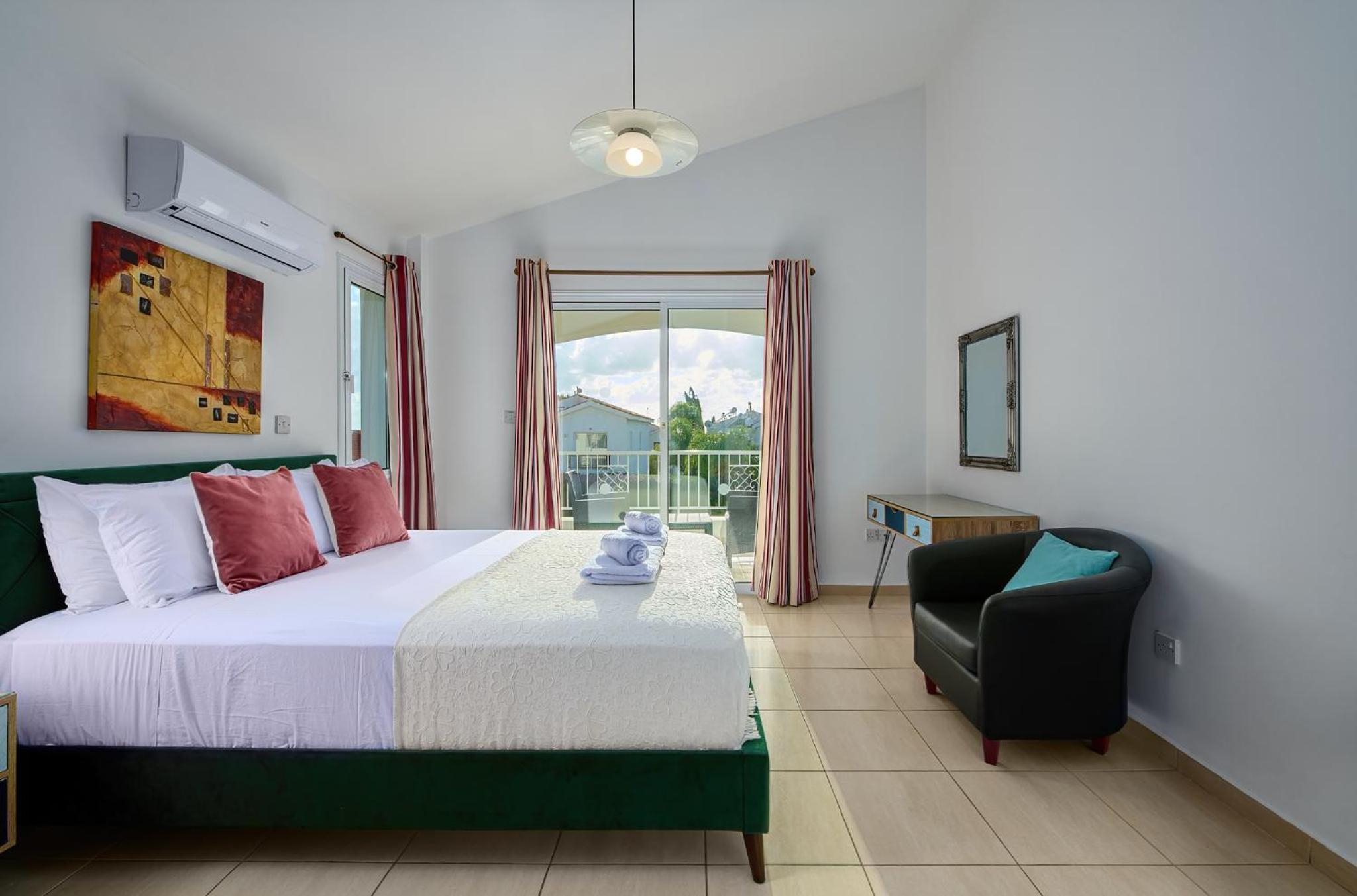 Three-Bedroom Villa photo 2