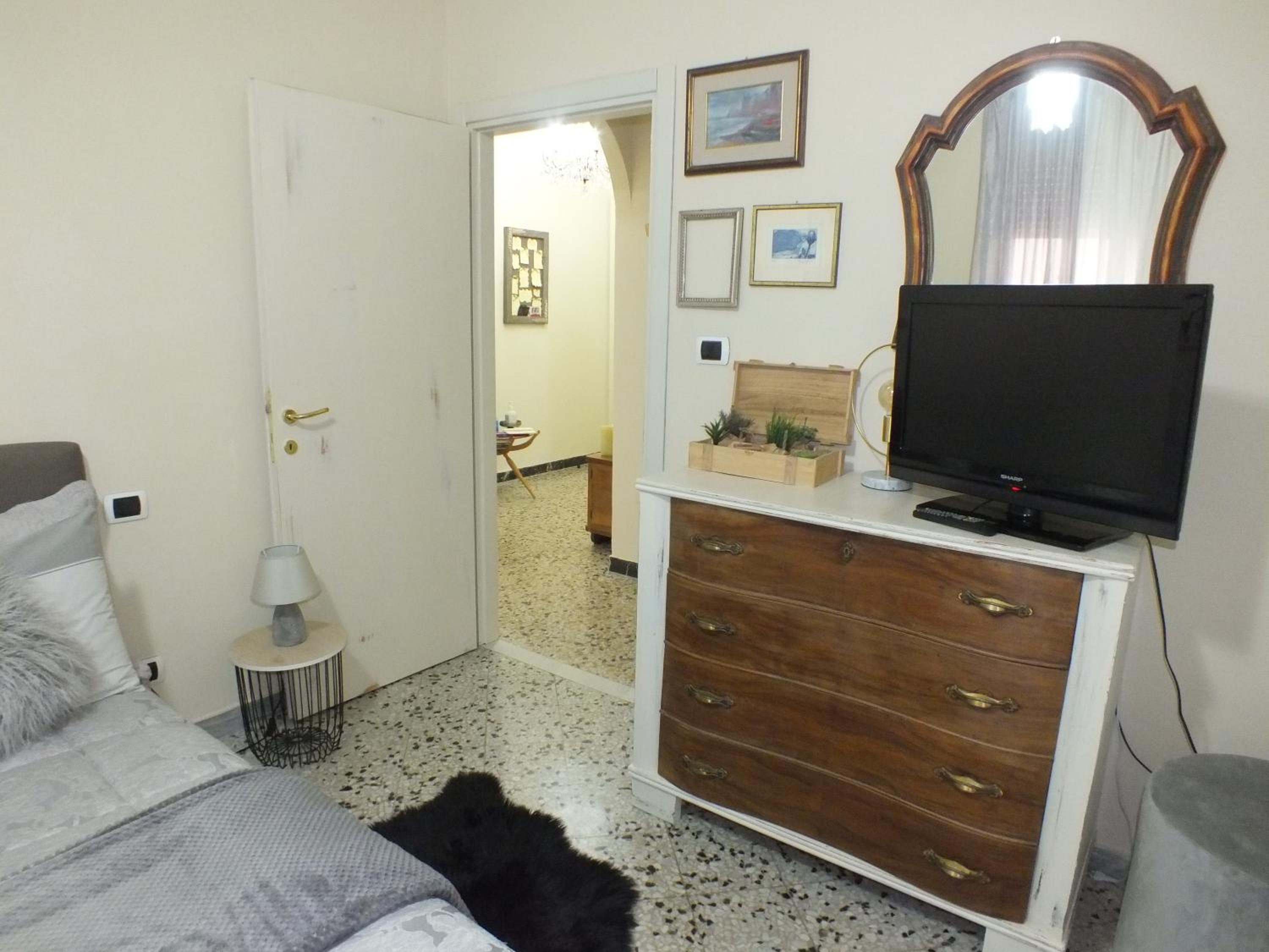 One-Bedroom Apartment - Photo 3