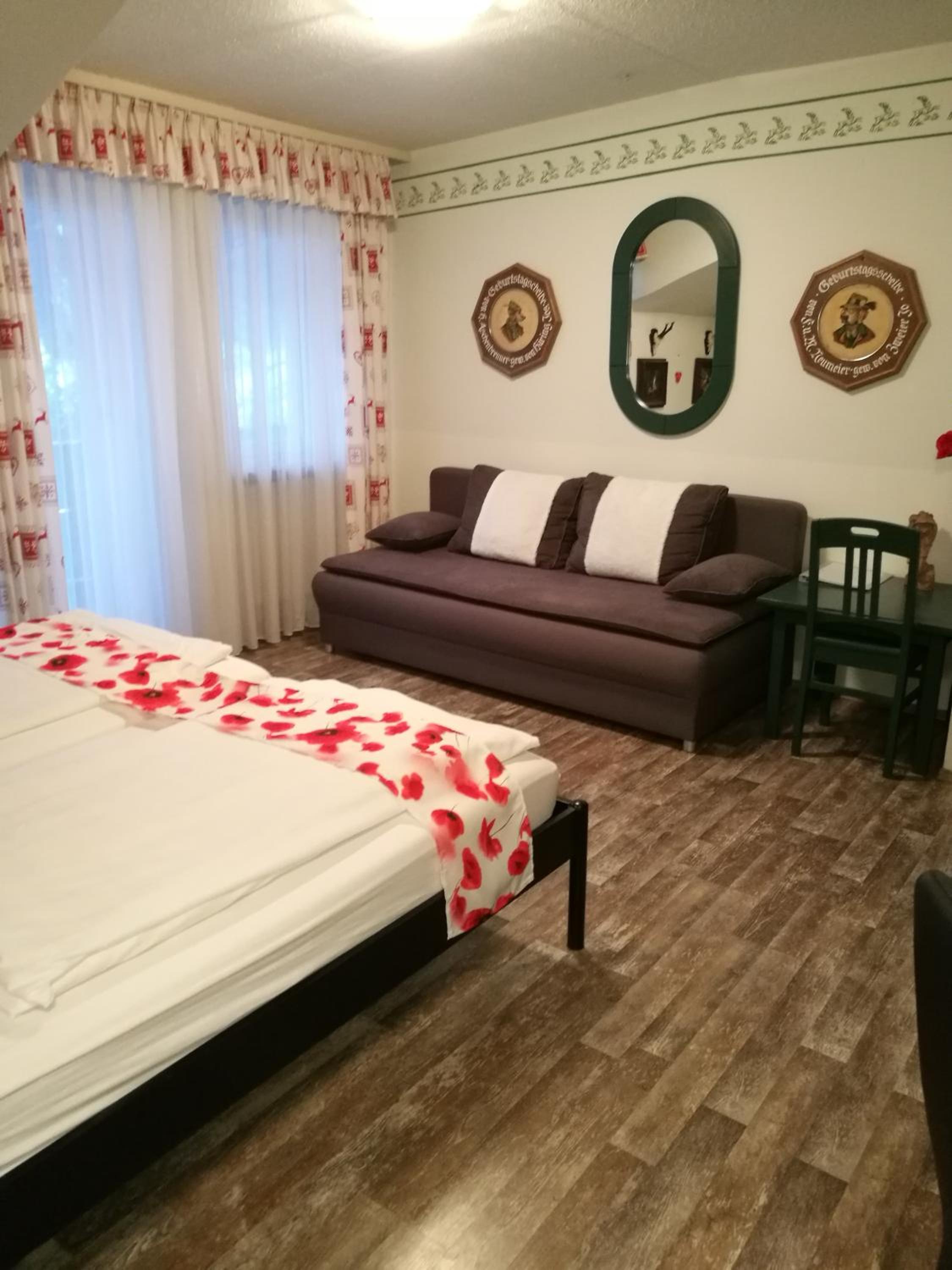 Deluxe Double Room with Extra Bed photo 3