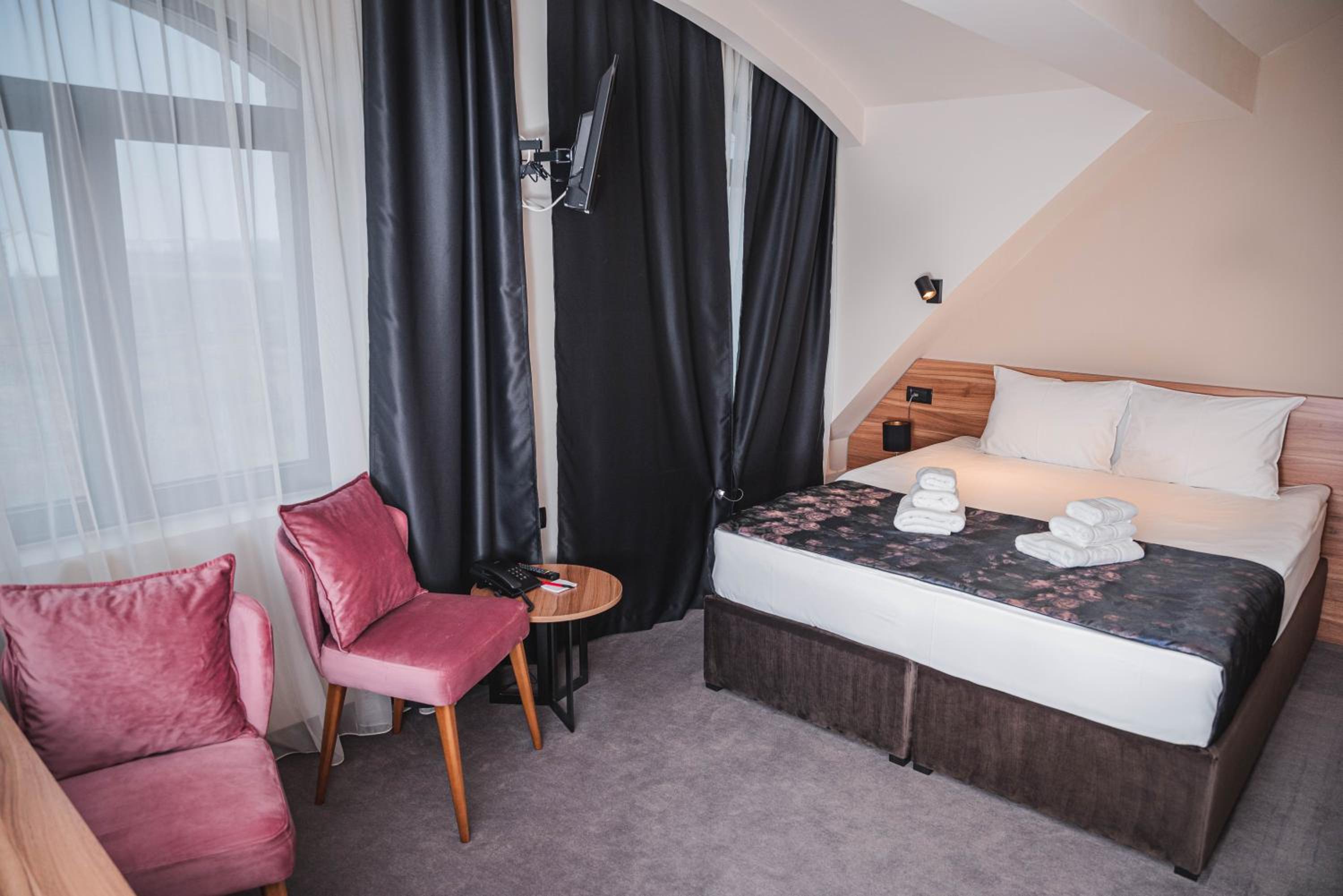 Deluxe Double Room - Photo 5