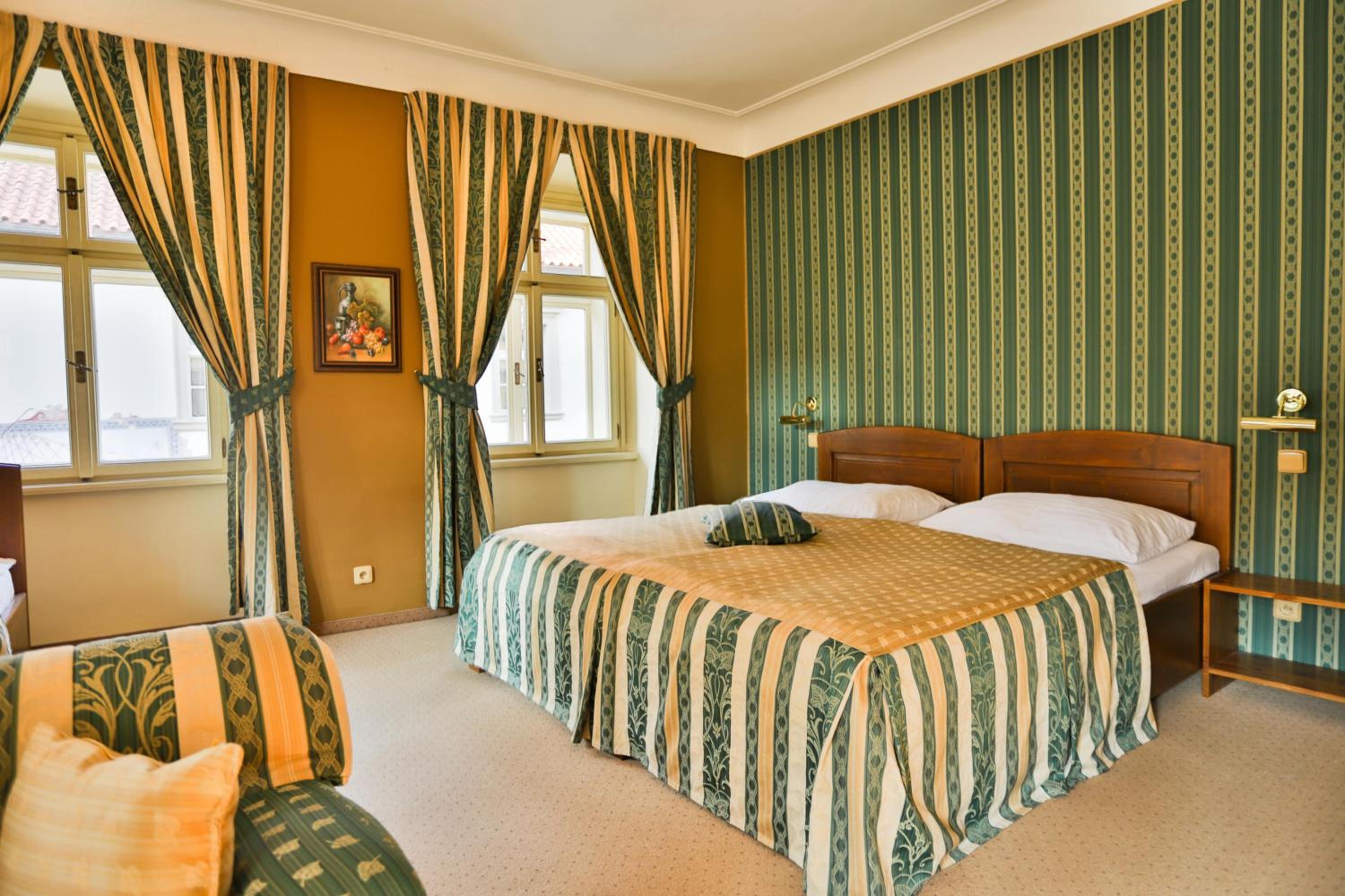 Deluxe Queen Room