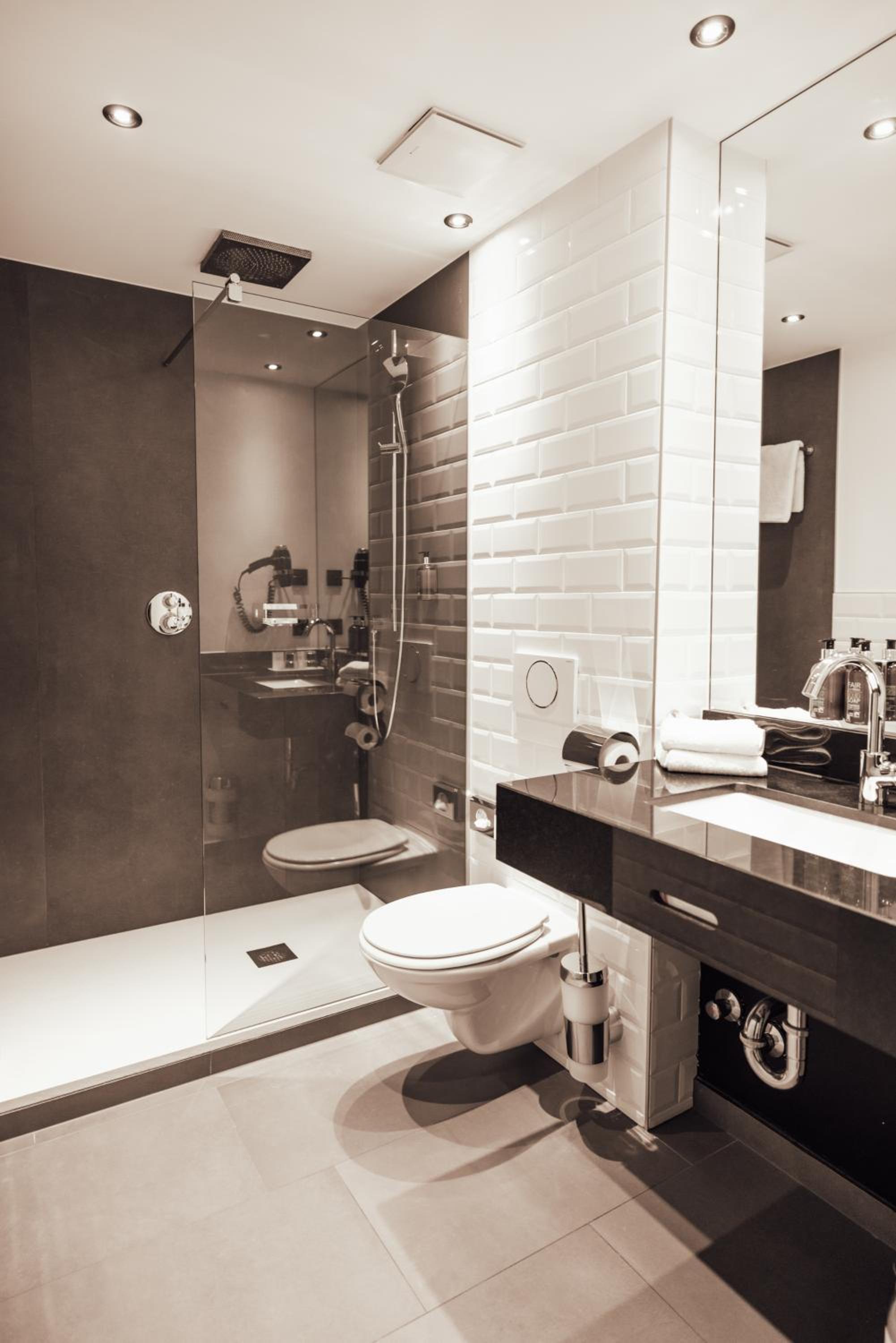 Double or Twin Room - Photo 2