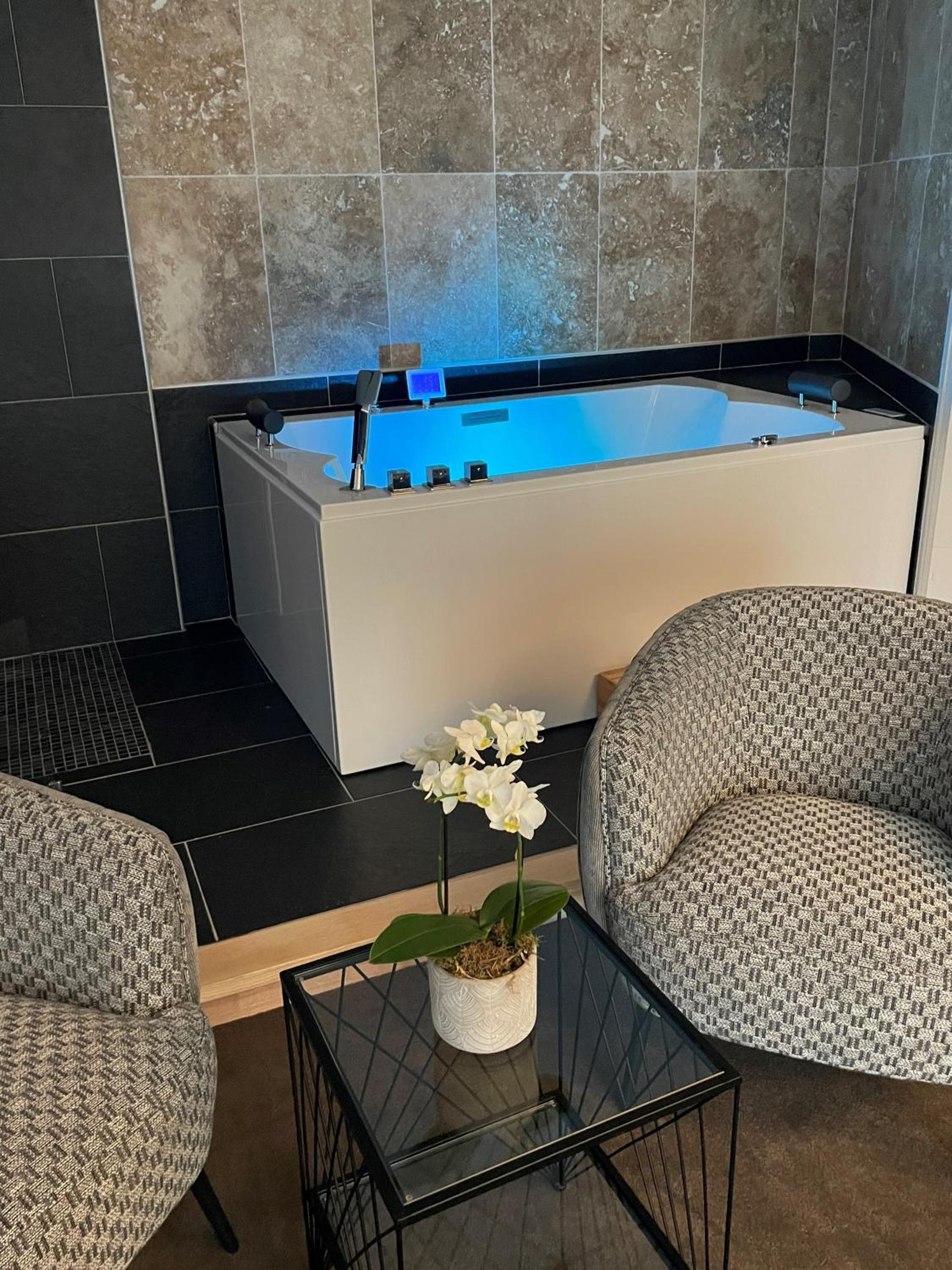 Suite avec Baignoire Spa Suite avec Baignoire Spa